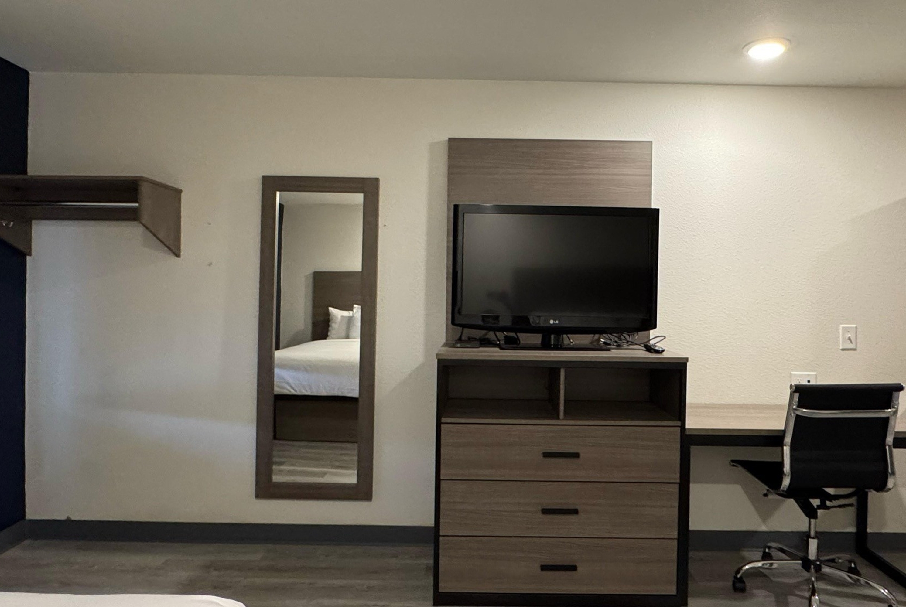 Guest room at the Baymont by Wyndham Dickinson in Dickinson, North Dakota