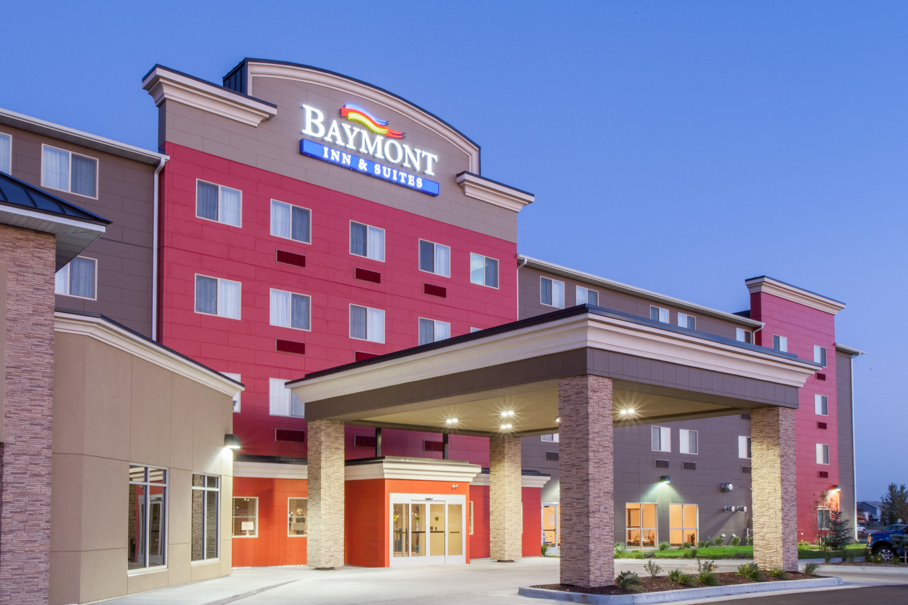 Exterior of Baymont by Wyndham Grand Forks hotel in Grand Forks, North Dakota