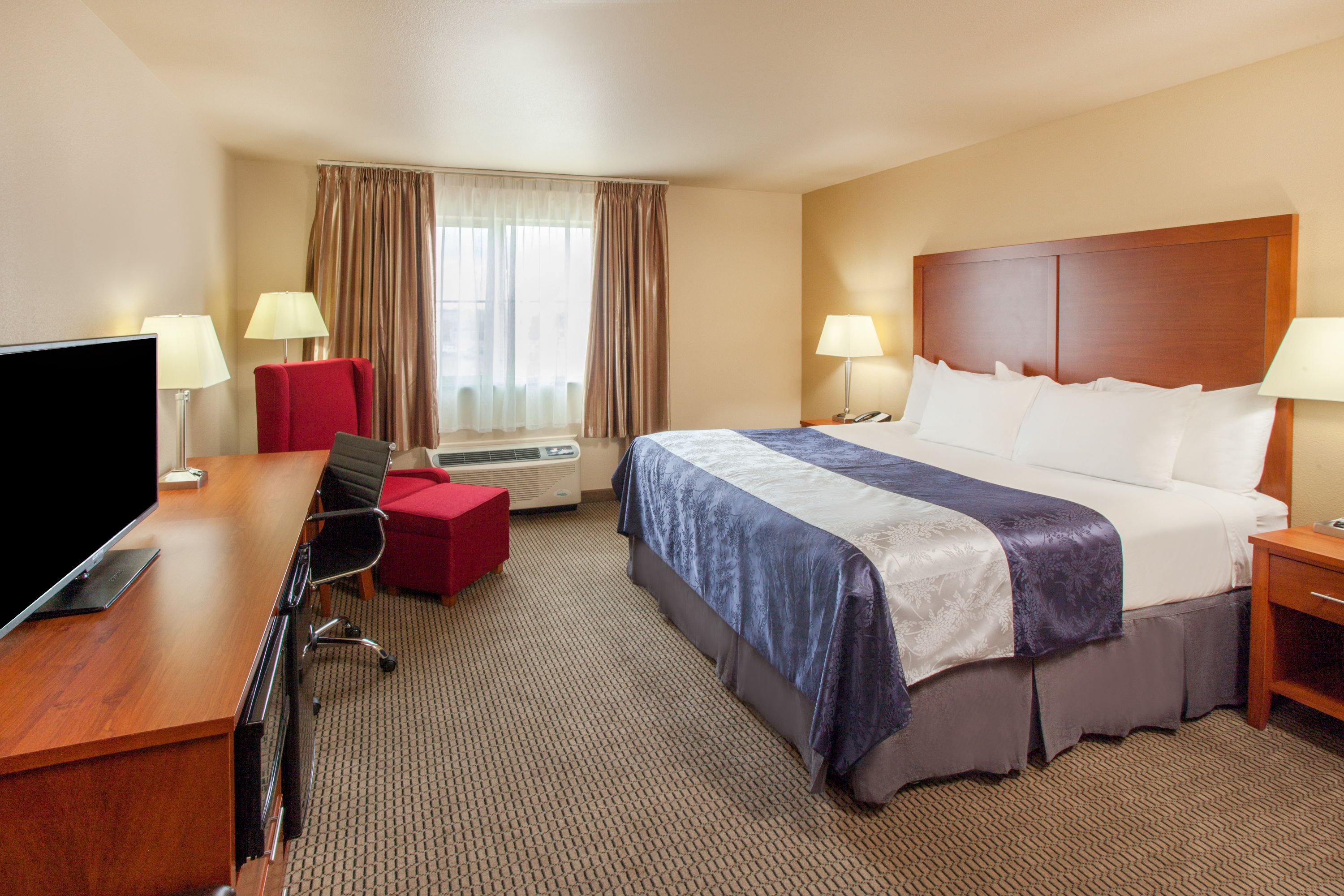 Guest room at the Baymont by Wyndham Grand Forks in Grand Forks, North Dakota