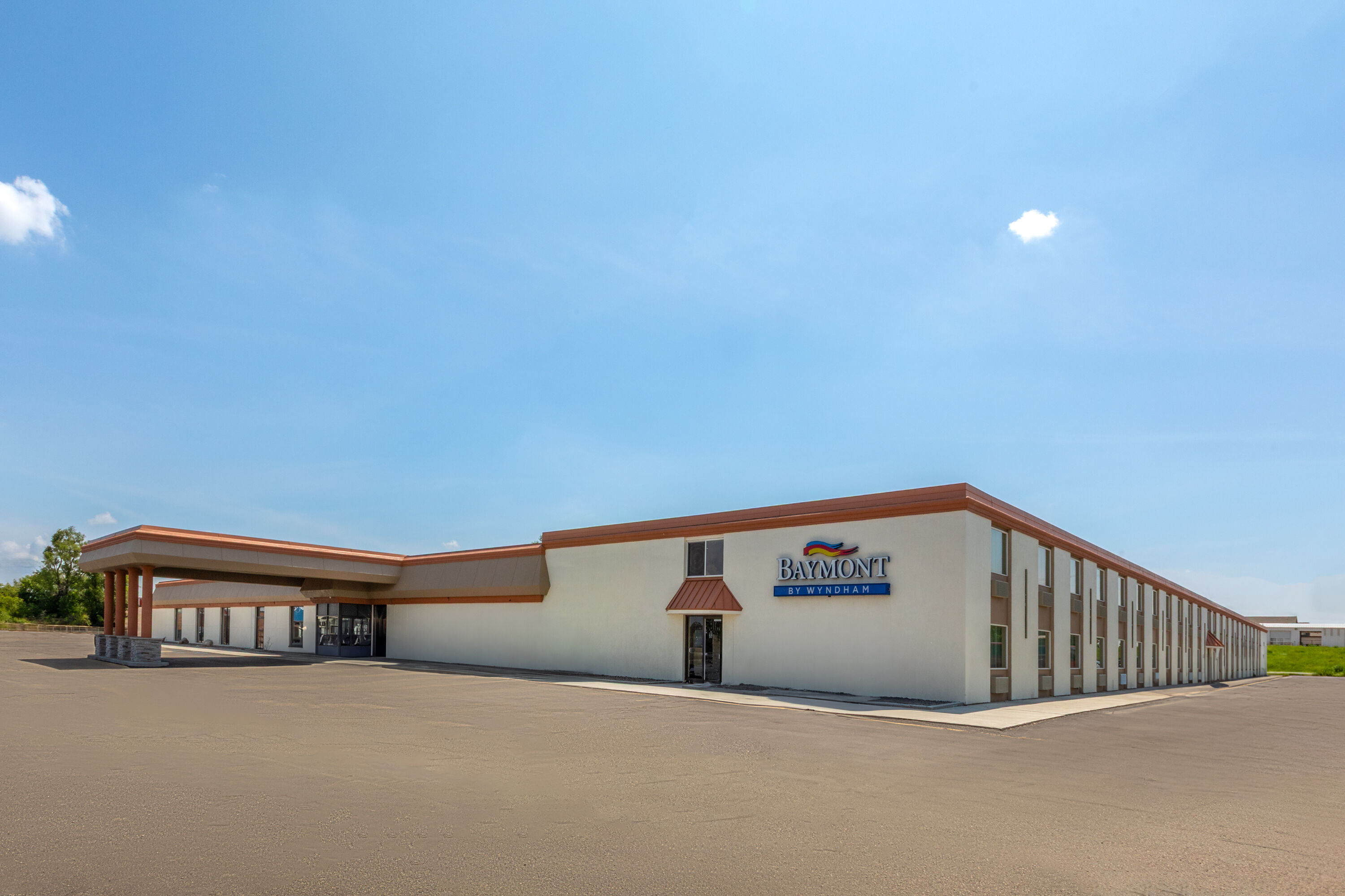 Exterior Day Image of Baymont by Wyndham Jamestown Conference Center & Water Park hotel in Jamestown, North Dakota