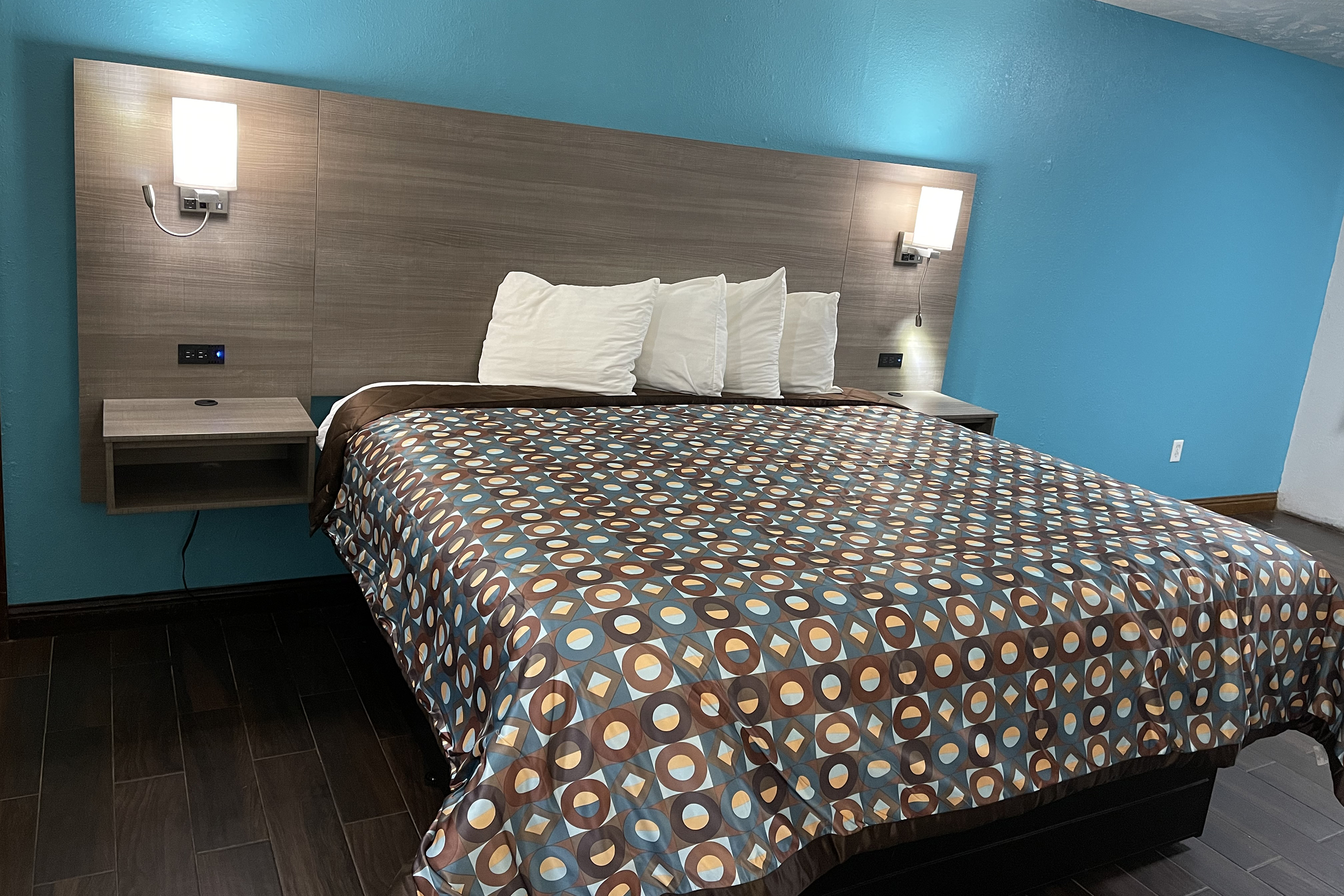Guest room at the Baymont by Wyndham Bellevue/Omaha in Bellevue, Nebraska