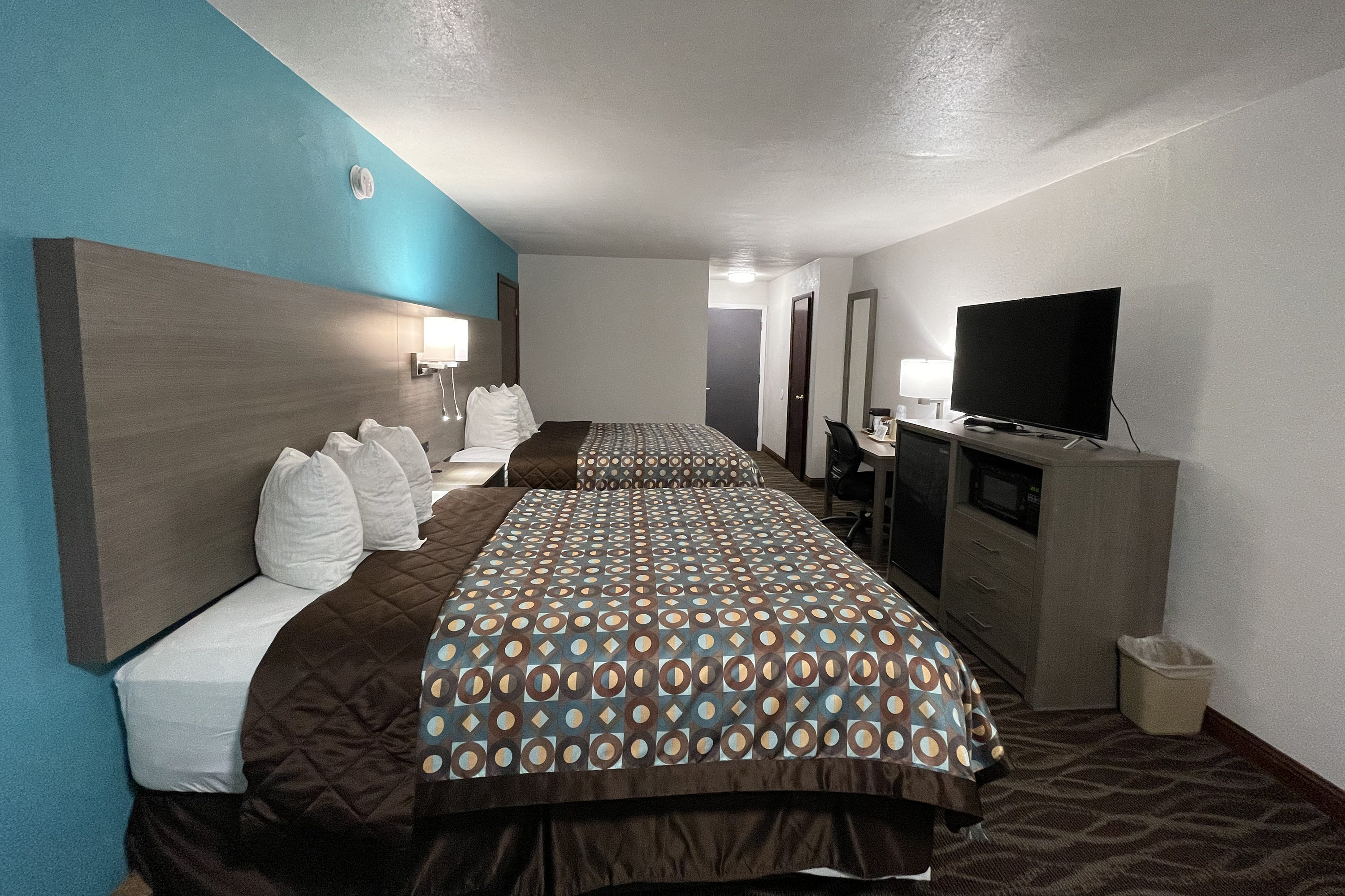 Guest room at the Baymont by Wyndham Bellevue/Omaha in Bellevue, Nebraska