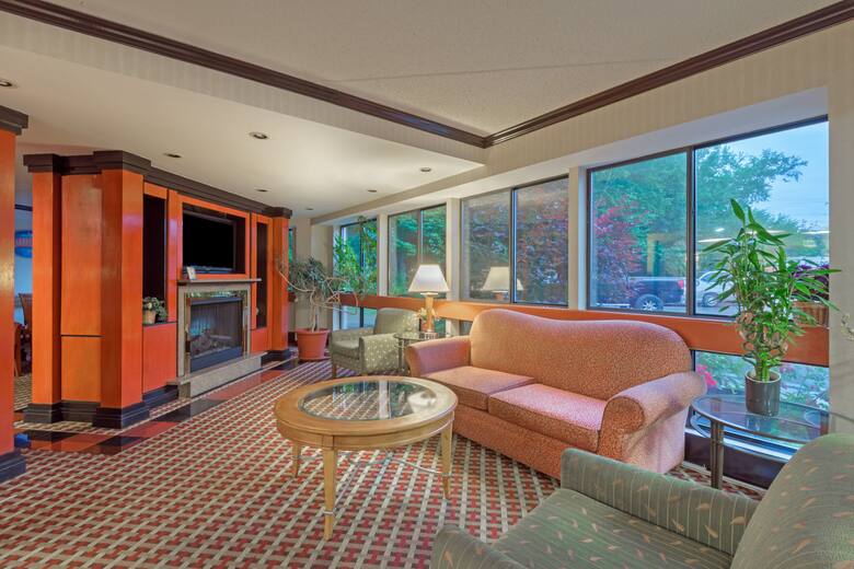 Baymont By Wyndham West Lebanon Hotels Nh 03784 Baymont By Wyndham West Lebanon Hotel Lobby In New Hampshire