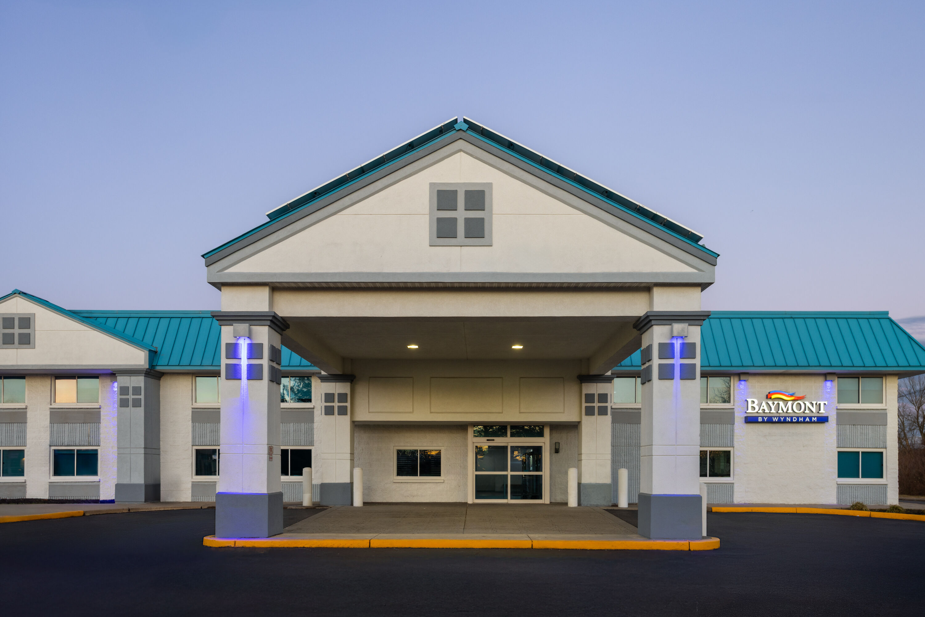 Exterior Dusk Image of Baymont by Wyndham Westampton hotel in Westampton, New Jersey