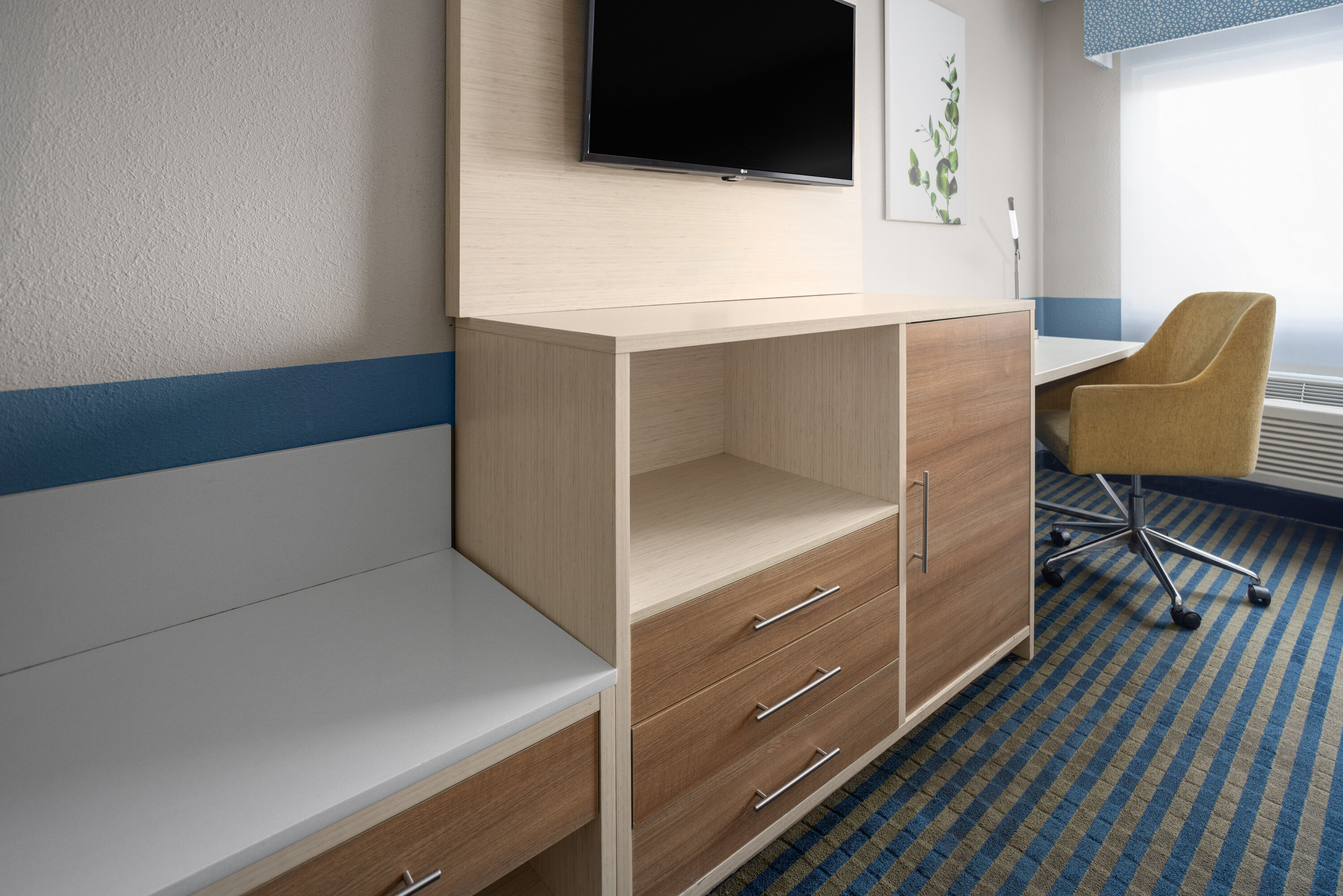 Guest room at the Baymont by Wyndham Westampton in Westampton, New Jersey