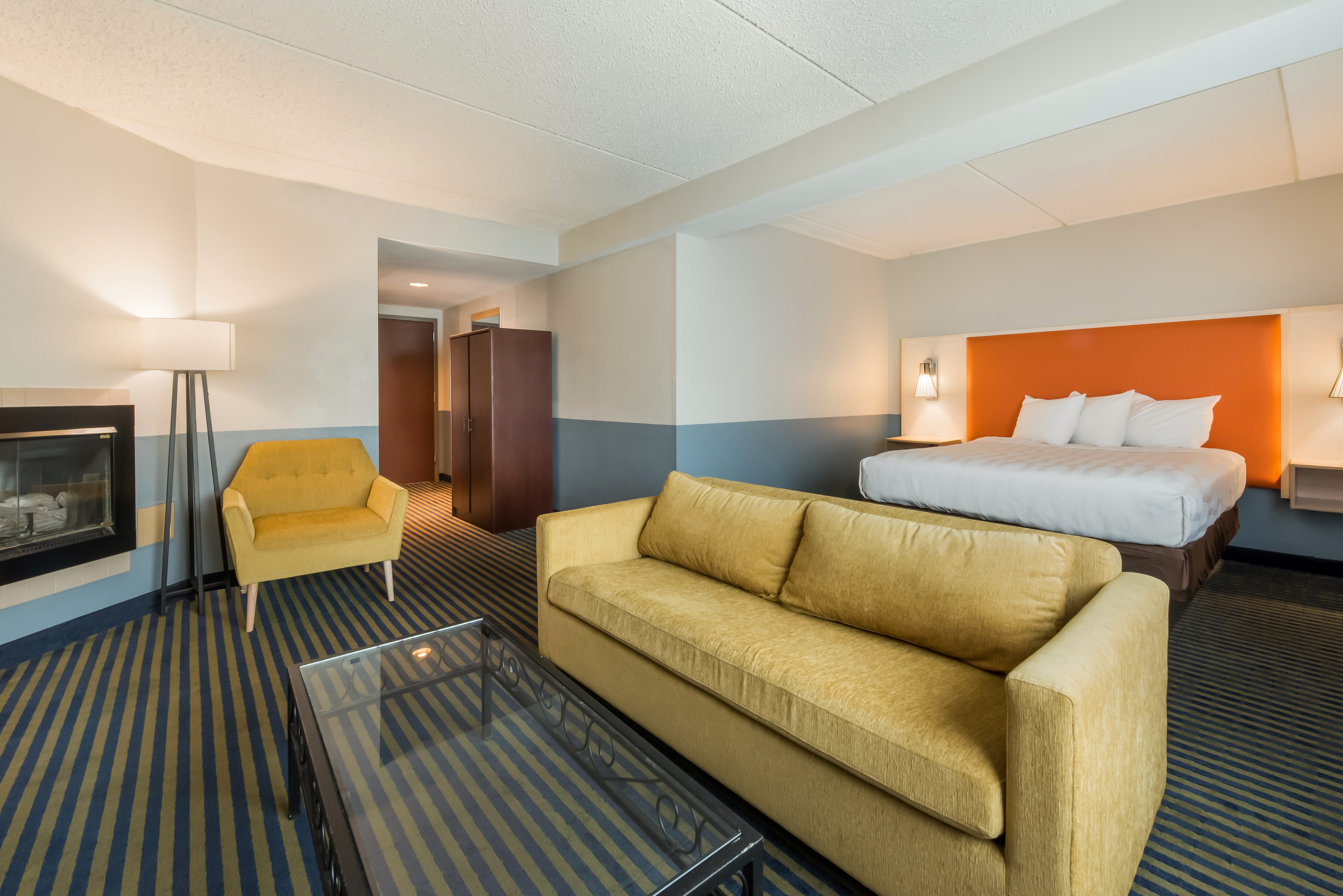 Guest room at the Baymont by Wyndham Westampton in Westampton, New Jersey