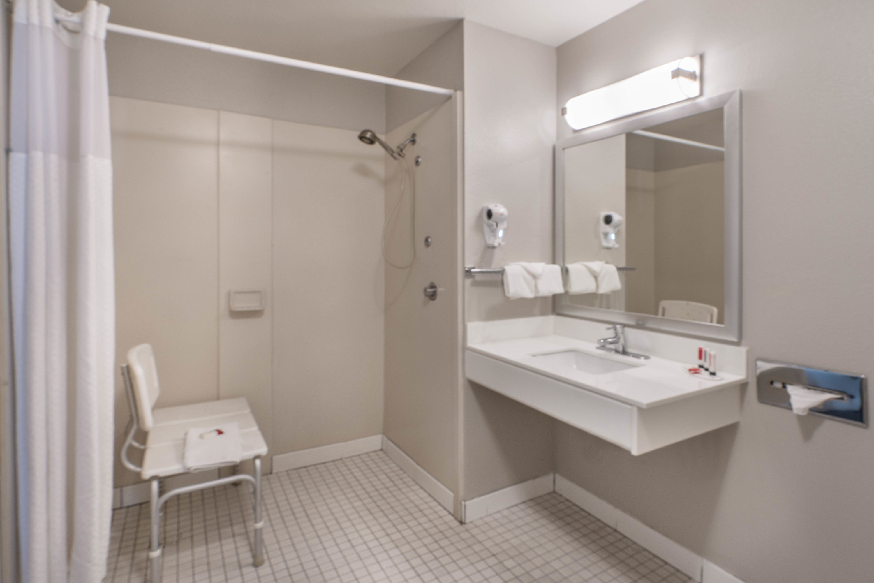 Guest room at the Baymont by Wyndham Albuquerque Airport in Albuquerque, New Mexico