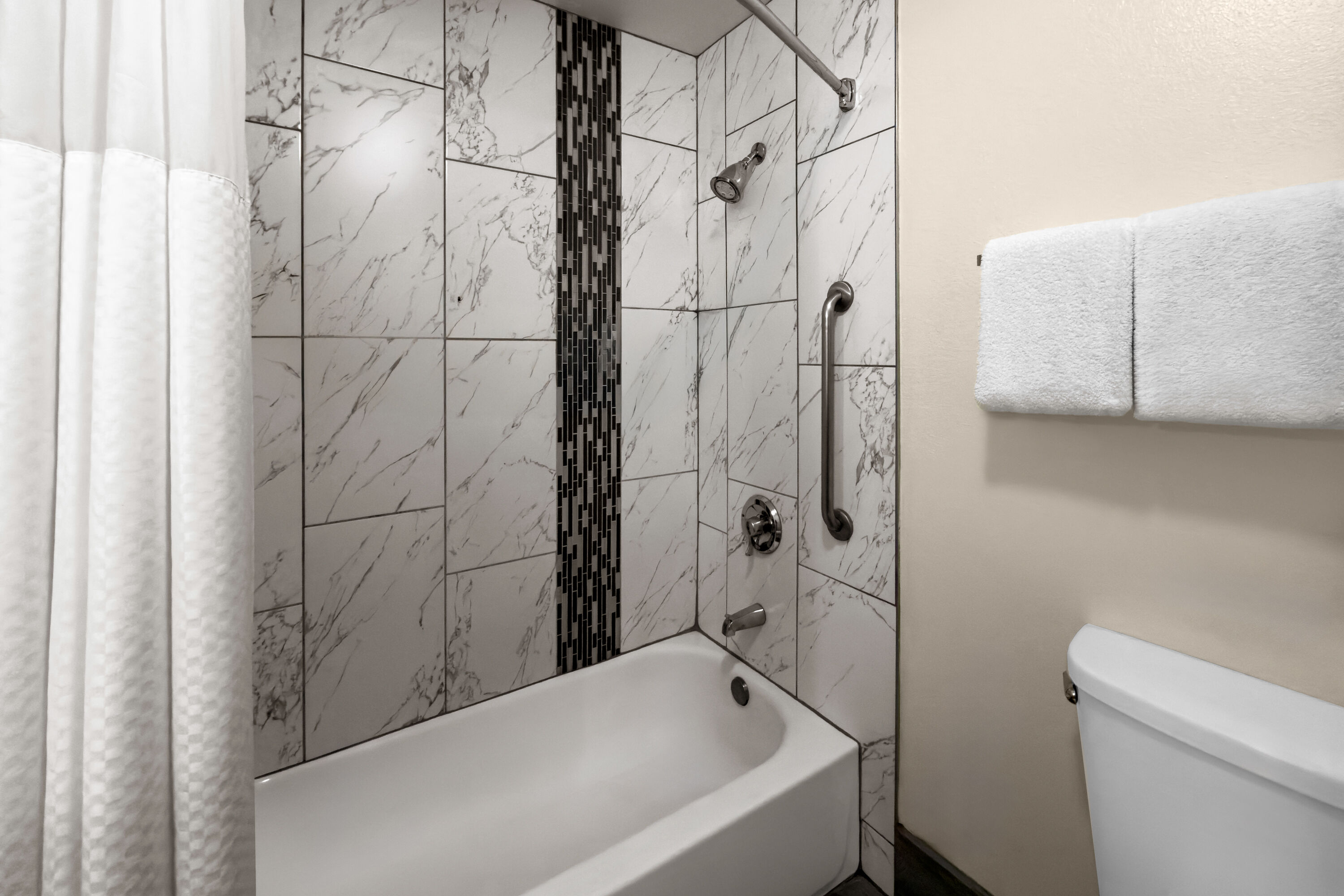 Guest room bath at the Baymont by Wyndham Santa Fe in Santa Fe, New Mexico