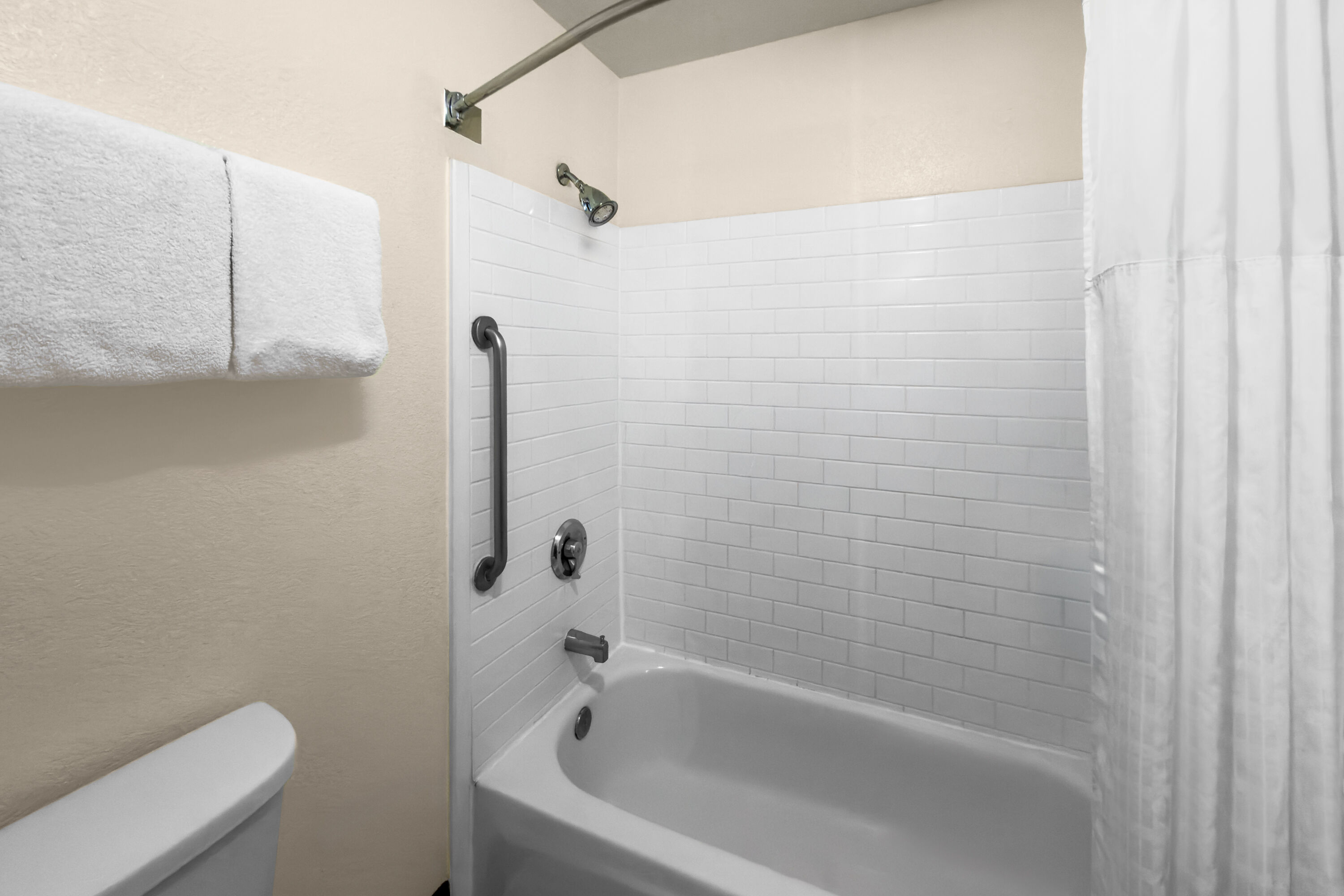 Guest room bath at the Baymont by Wyndham Santa Fe in Santa Fe, New Mexico