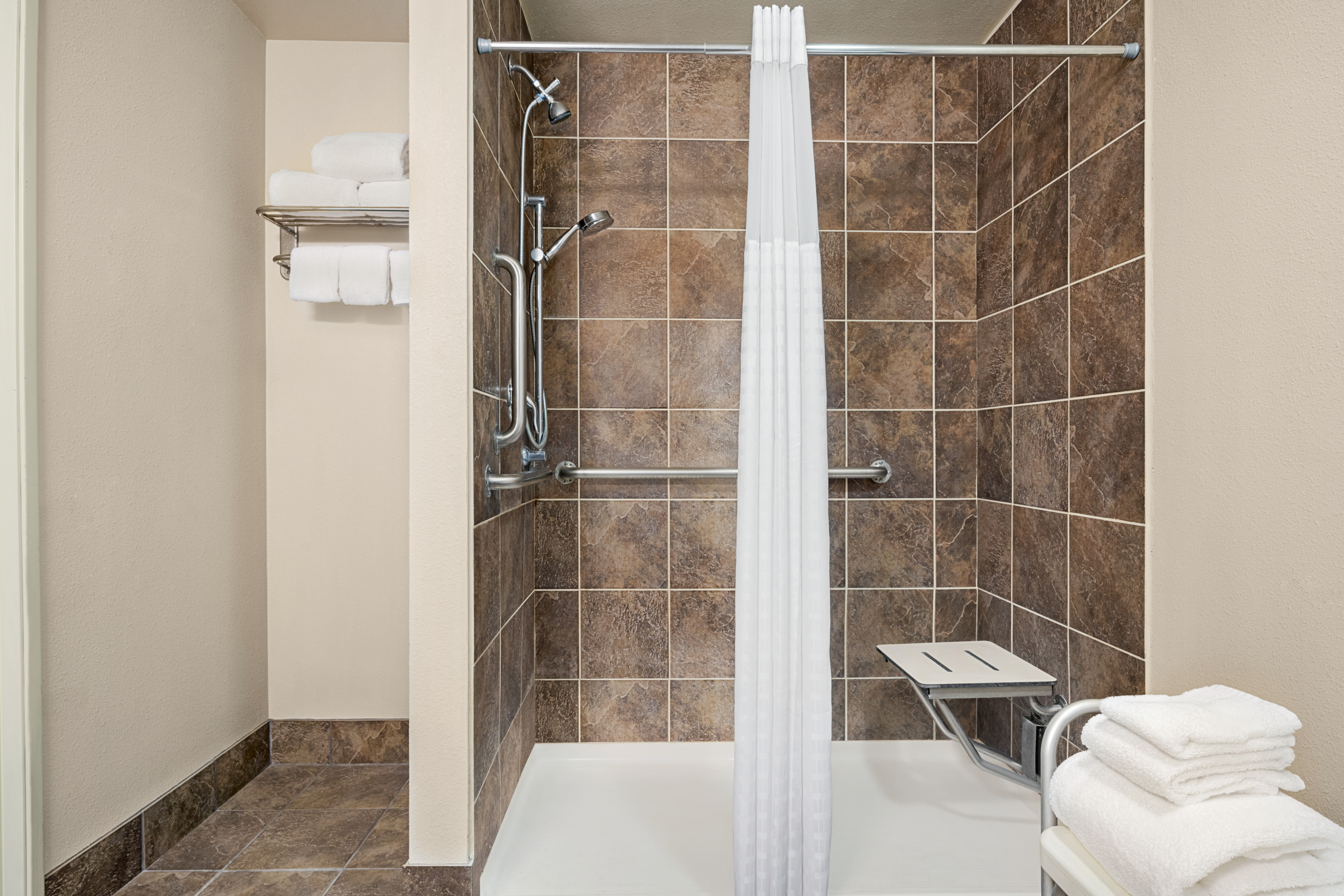 Guest room bath at the Baymont by Wyndham Elko in Elko, Nevada