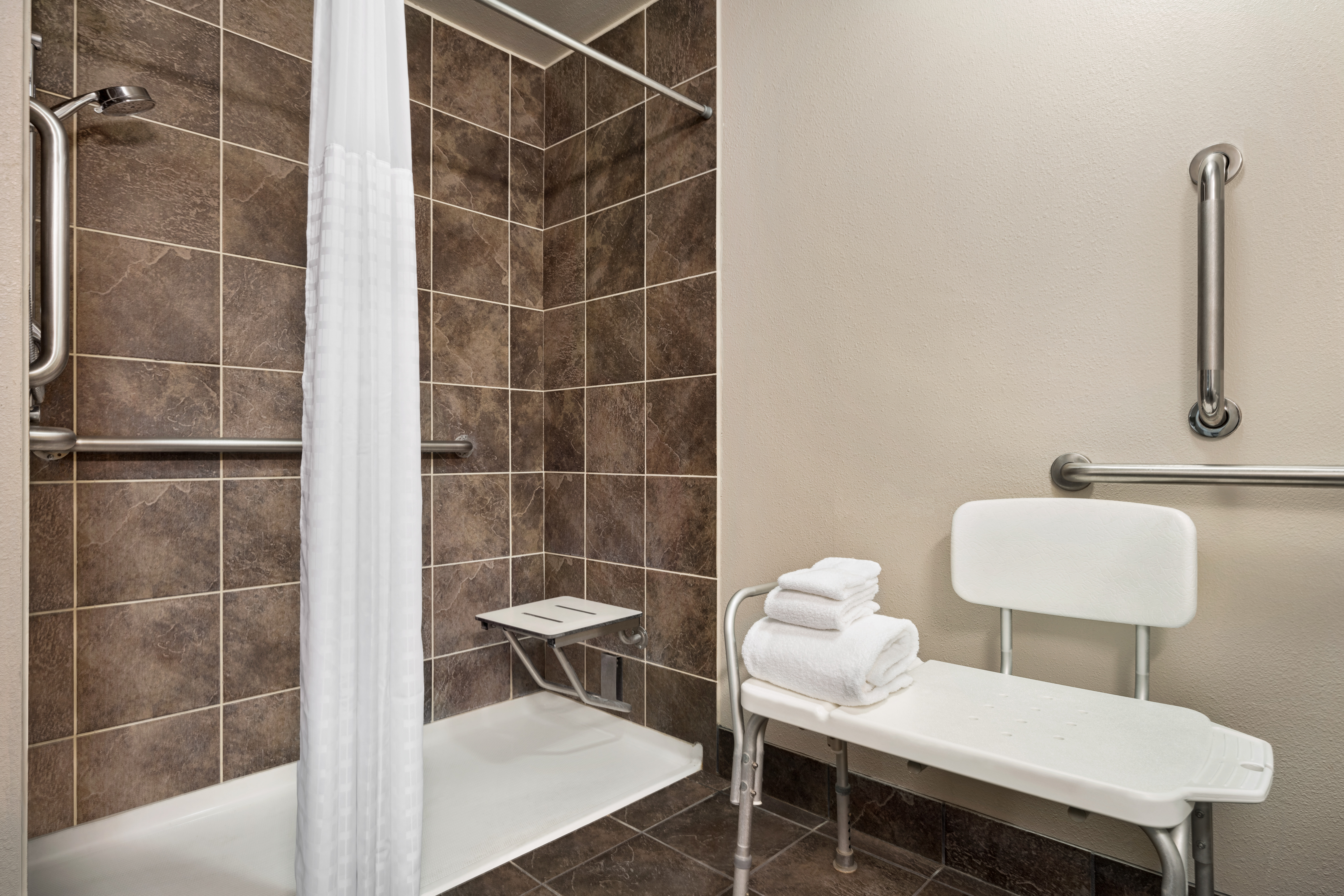 Guest room bath at the Baymont by Wyndham Elko in Elko, Nevada