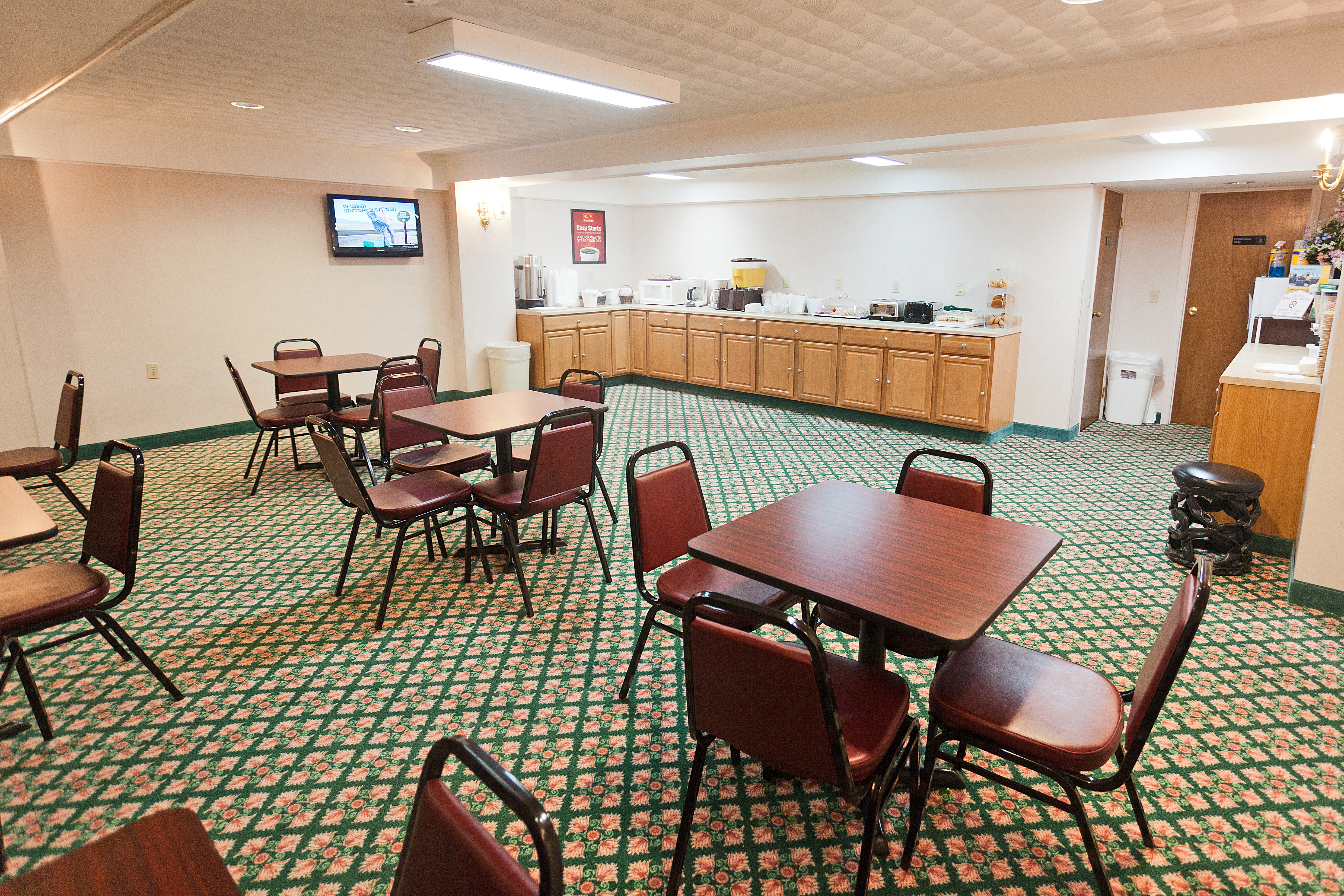 Free breakfast at Baymont by Wyndham Lake George in Lake George, New York