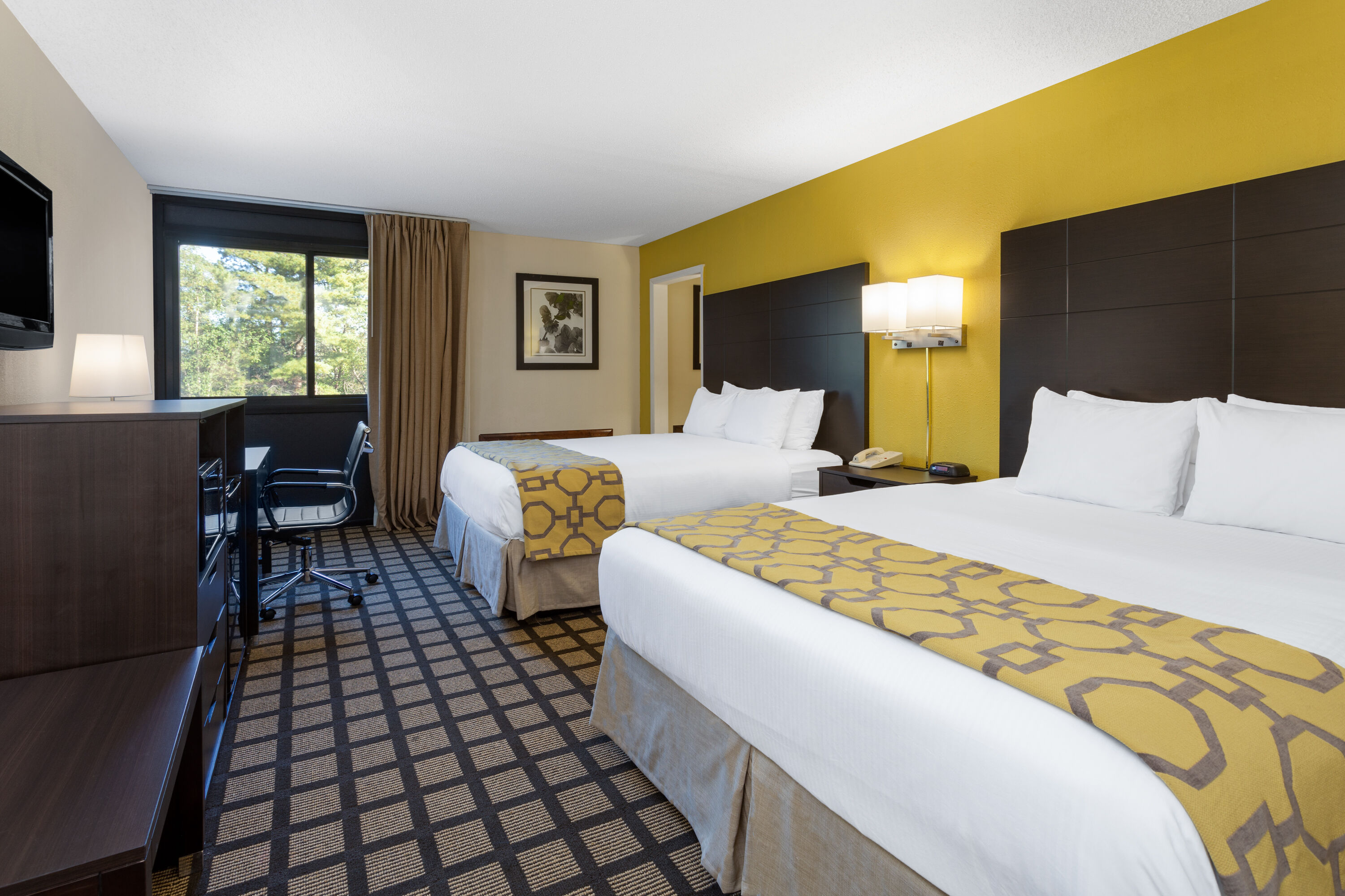 Baymont by Wyndham Queensbury Lake George suite in Queensbury, New York