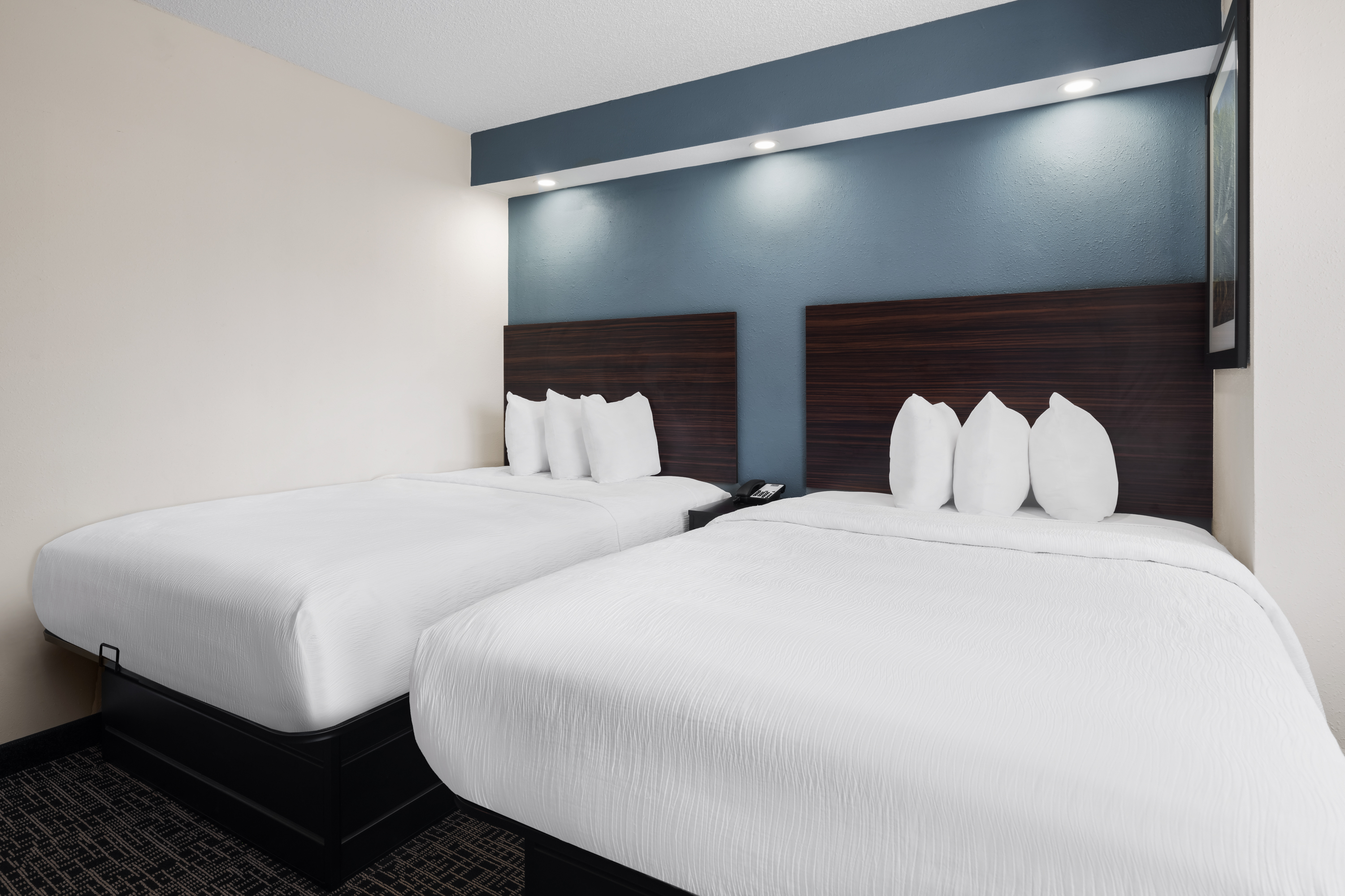 Guest room at the Baymont by Wyndham Boardman in Boardman, Ohio