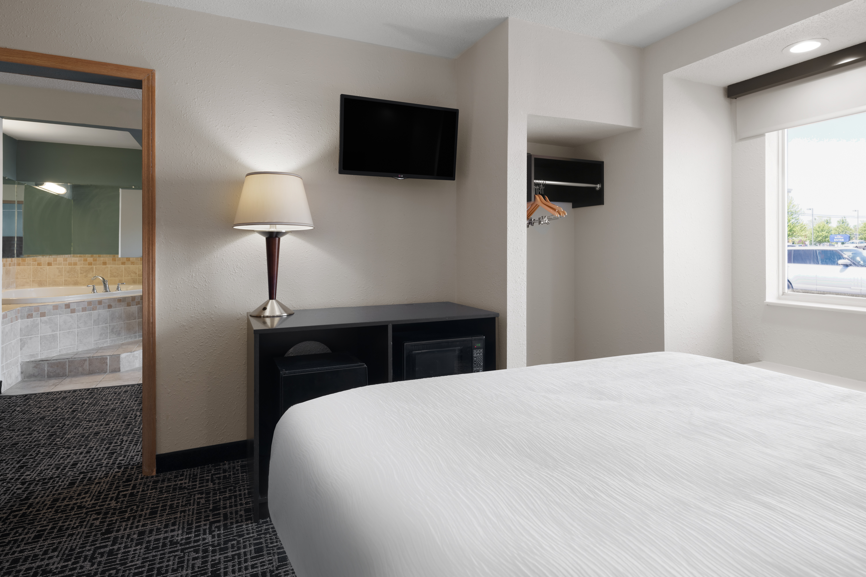 Baymont by Wyndham Boardman suite in Boardman, Ohio