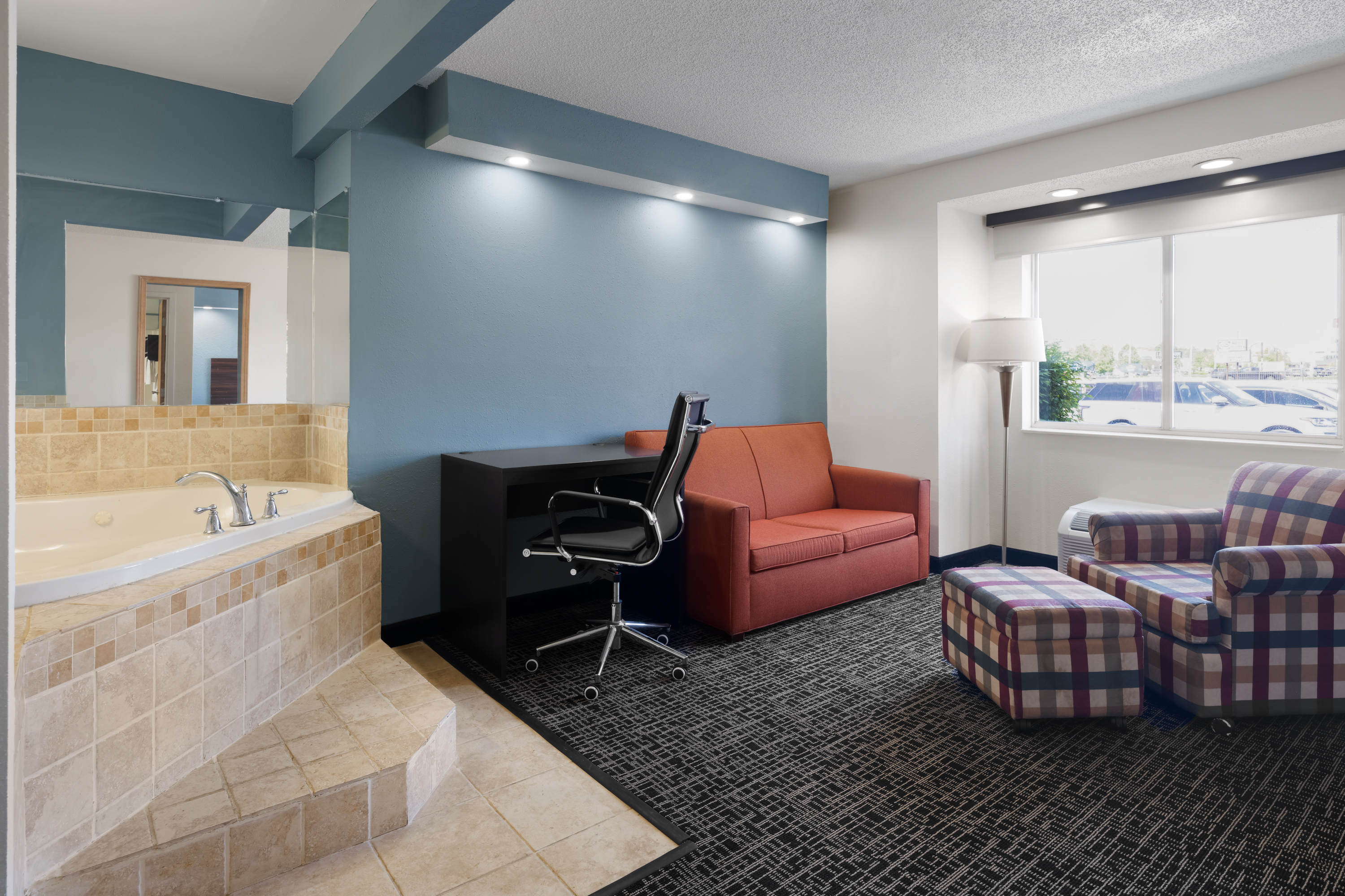 Baymont by Wyndham Boardman suite in Boardman, Ohio