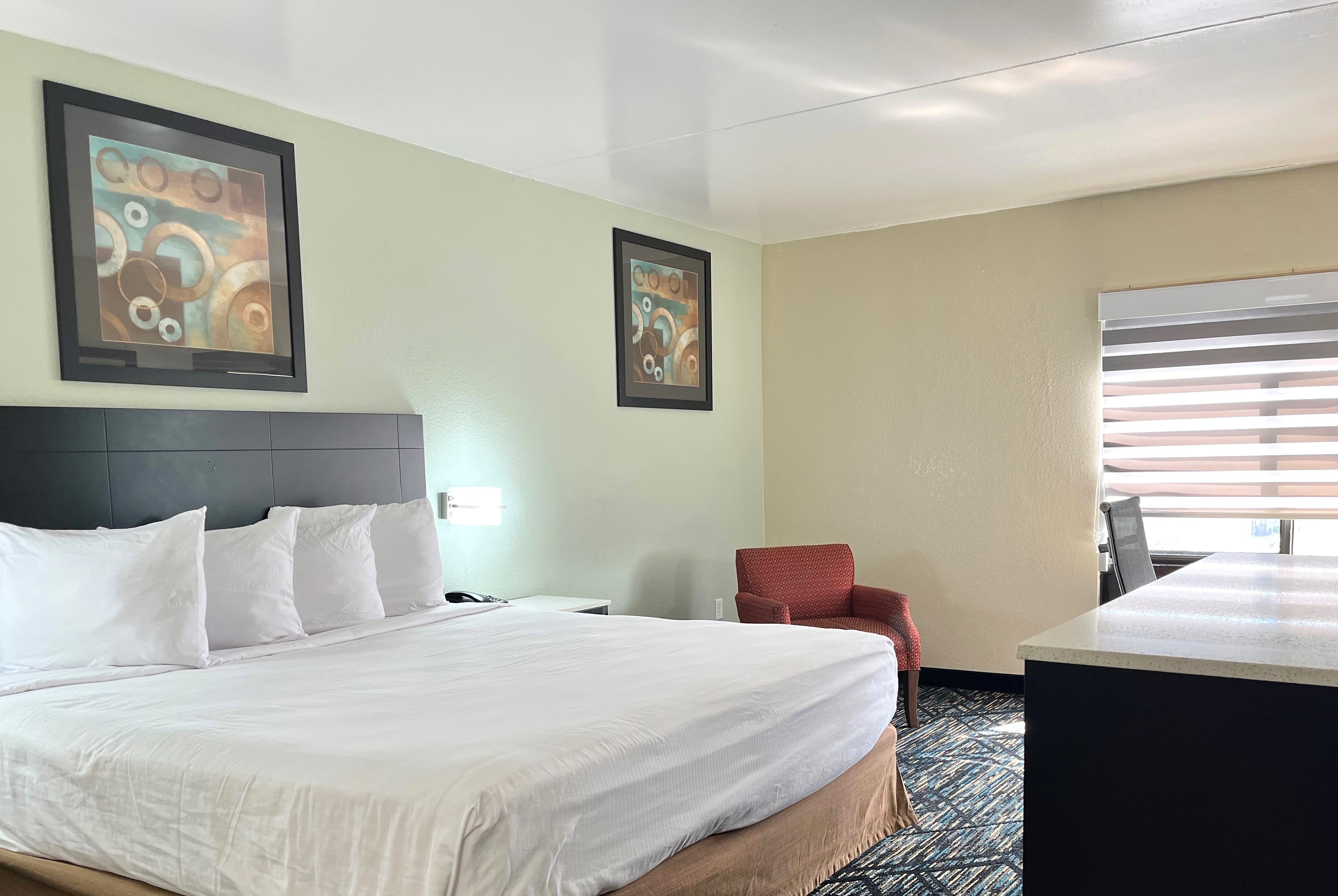 Guest room at the Baymont by Wyndham Cincinnati in Cincinnati, Ohio