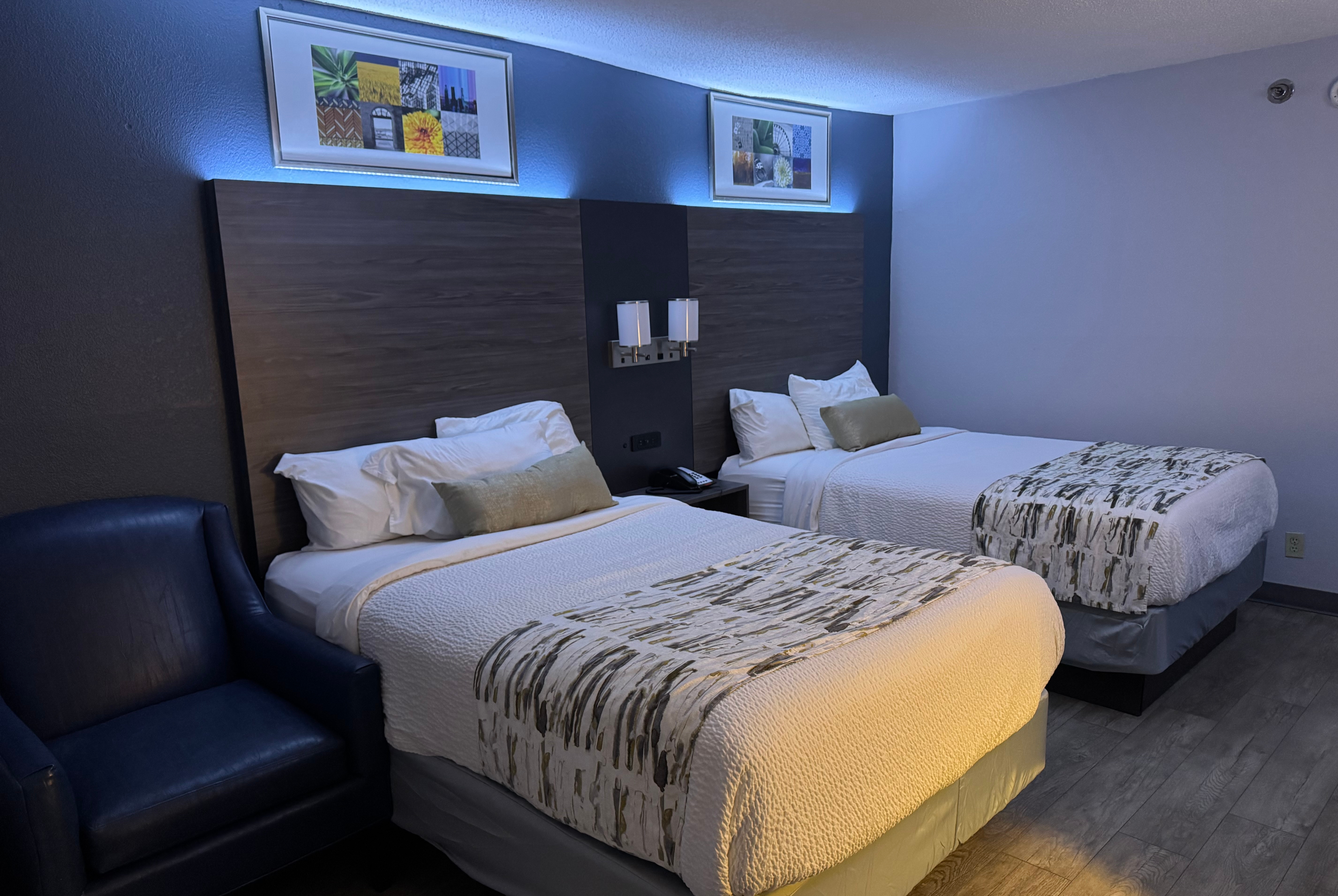 Guest room at the Baymont by Wyndham Dayton North in Dayton, Ohio