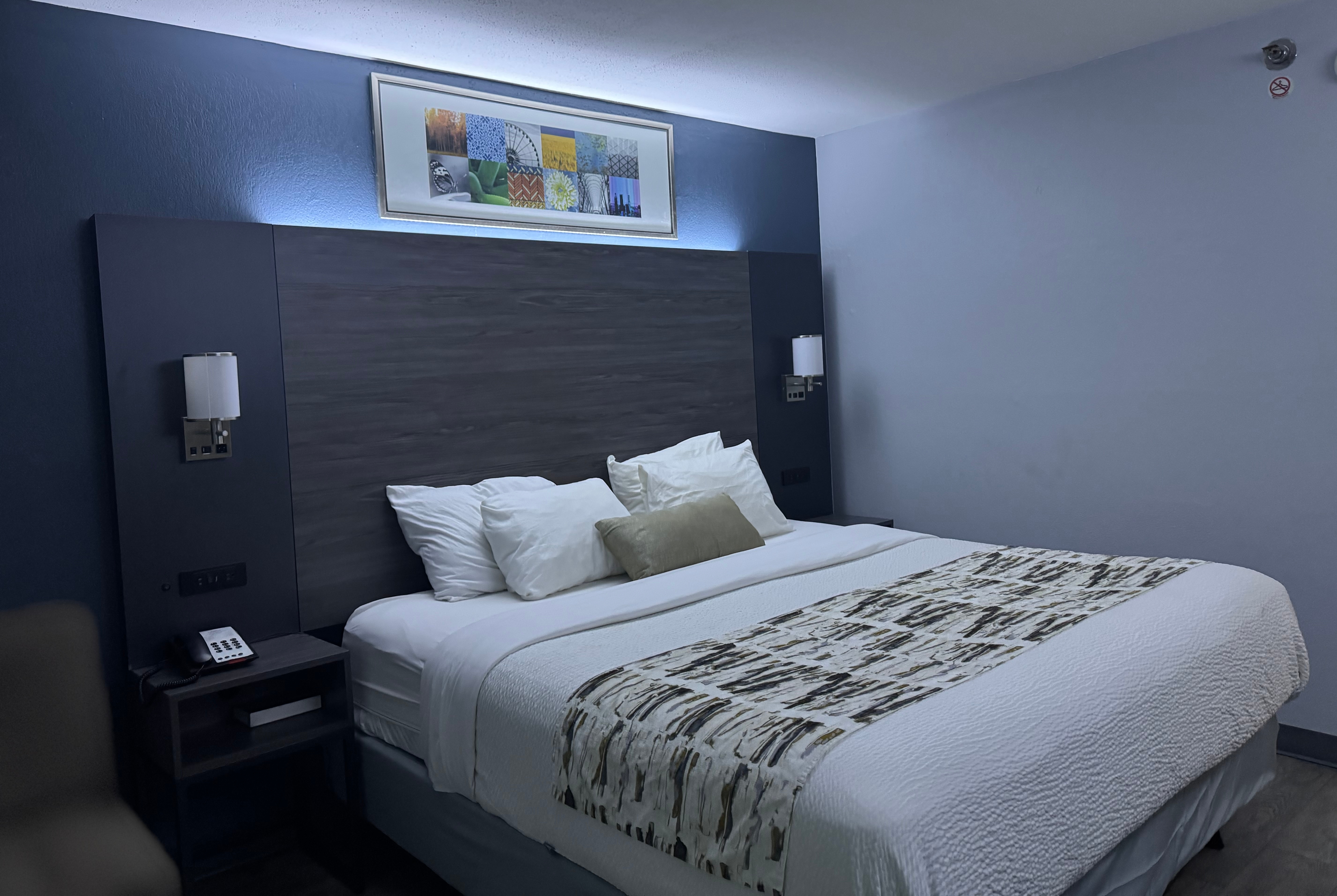 Guest room at the Baymont by Wyndham Dayton North in Dayton, Ohio