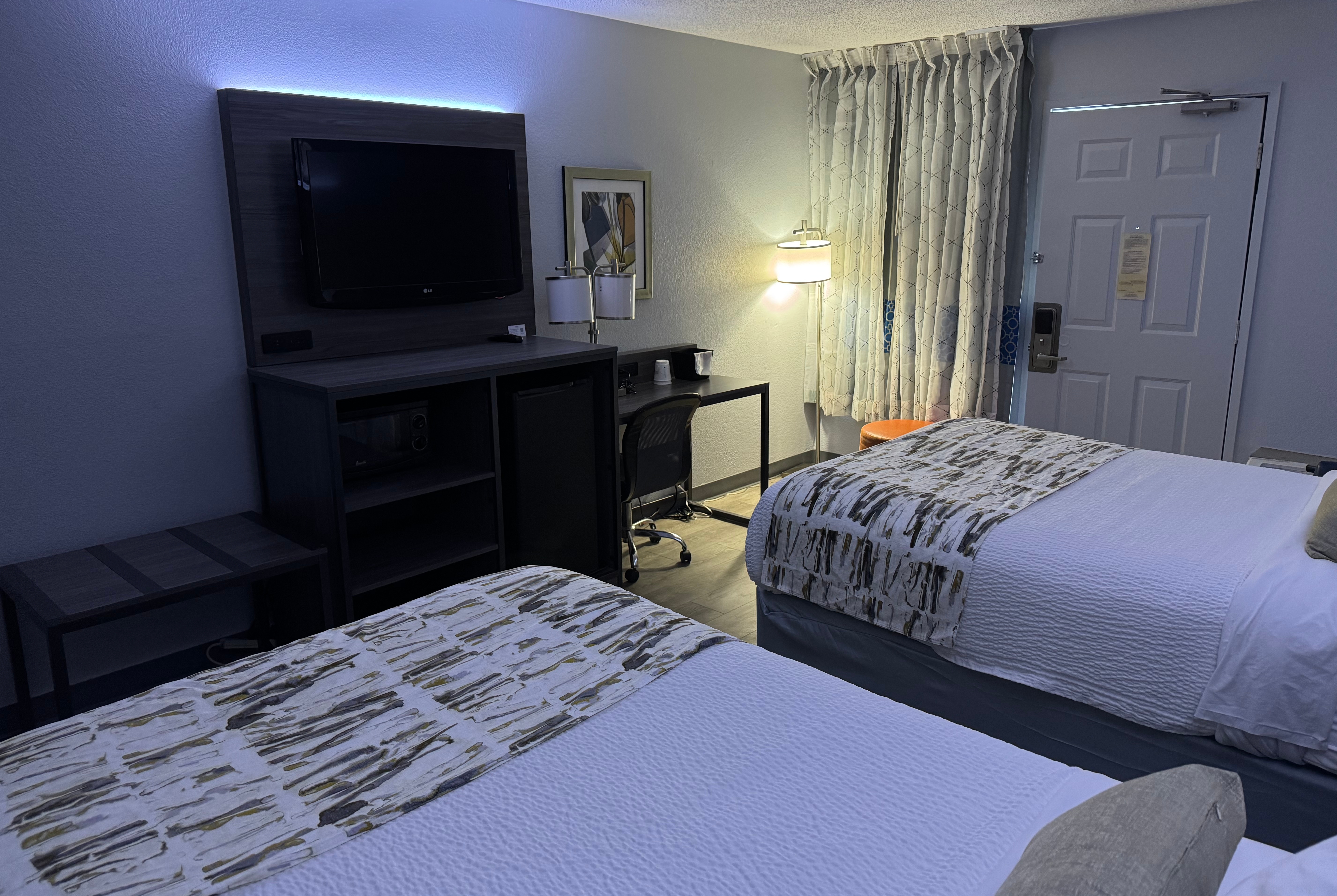 Guest room at the Baymont by Wyndham Dayton North in Dayton, Ohio