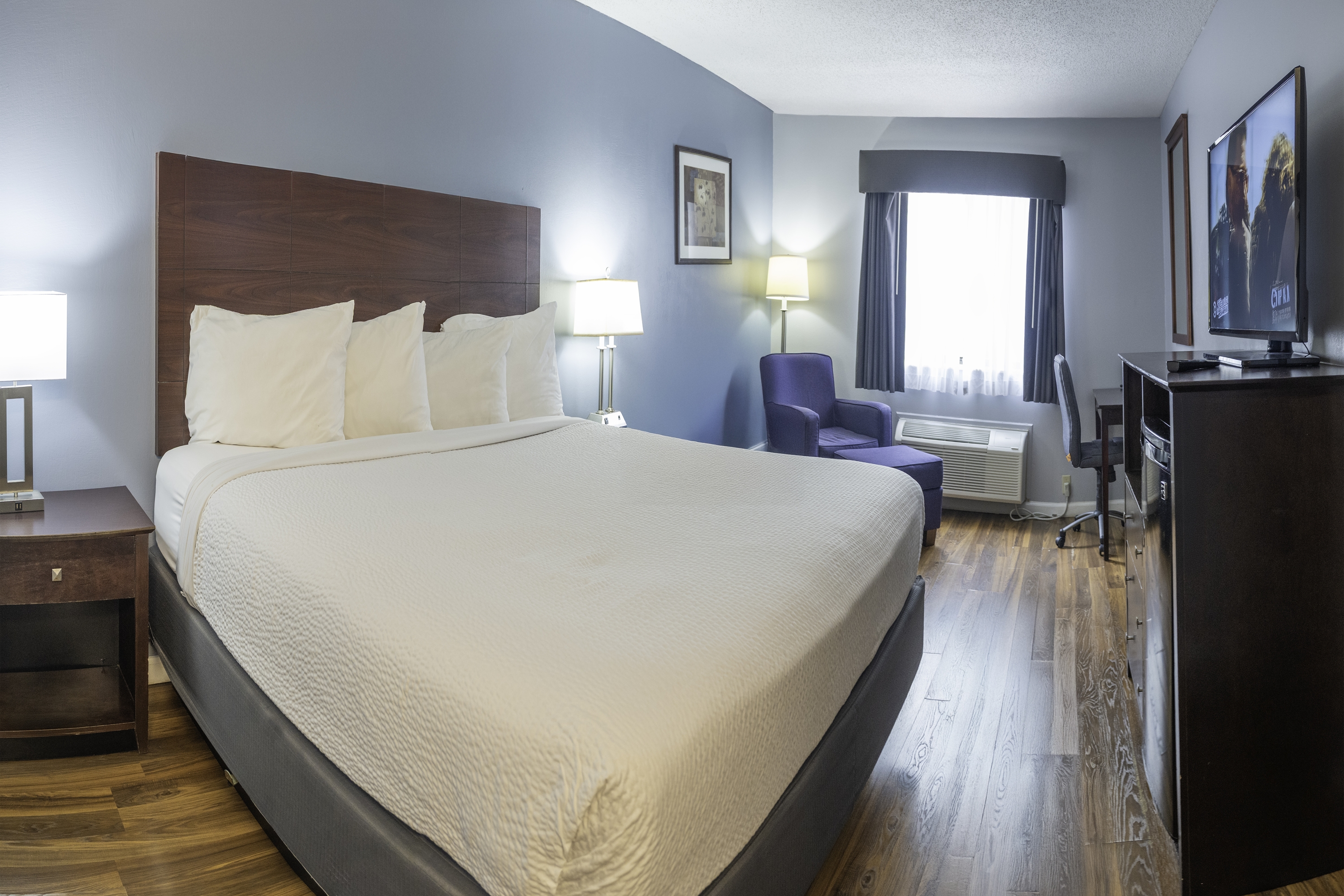 Guest room at the Baymont by Wyndham Delaware in Delaware, Ohio