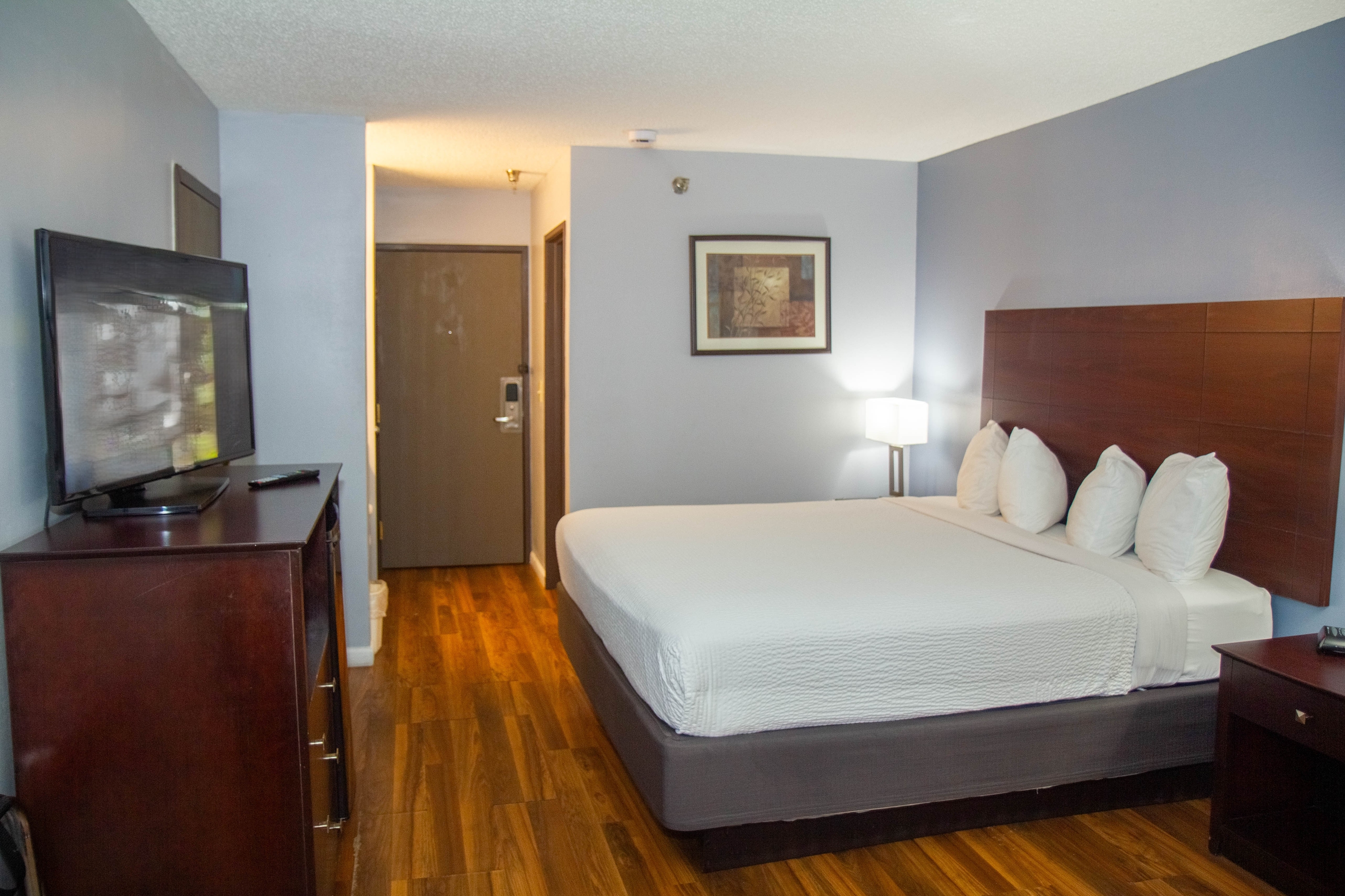 Guest room at the Baymont by Wyndham Delaware in Delaware, Ohio