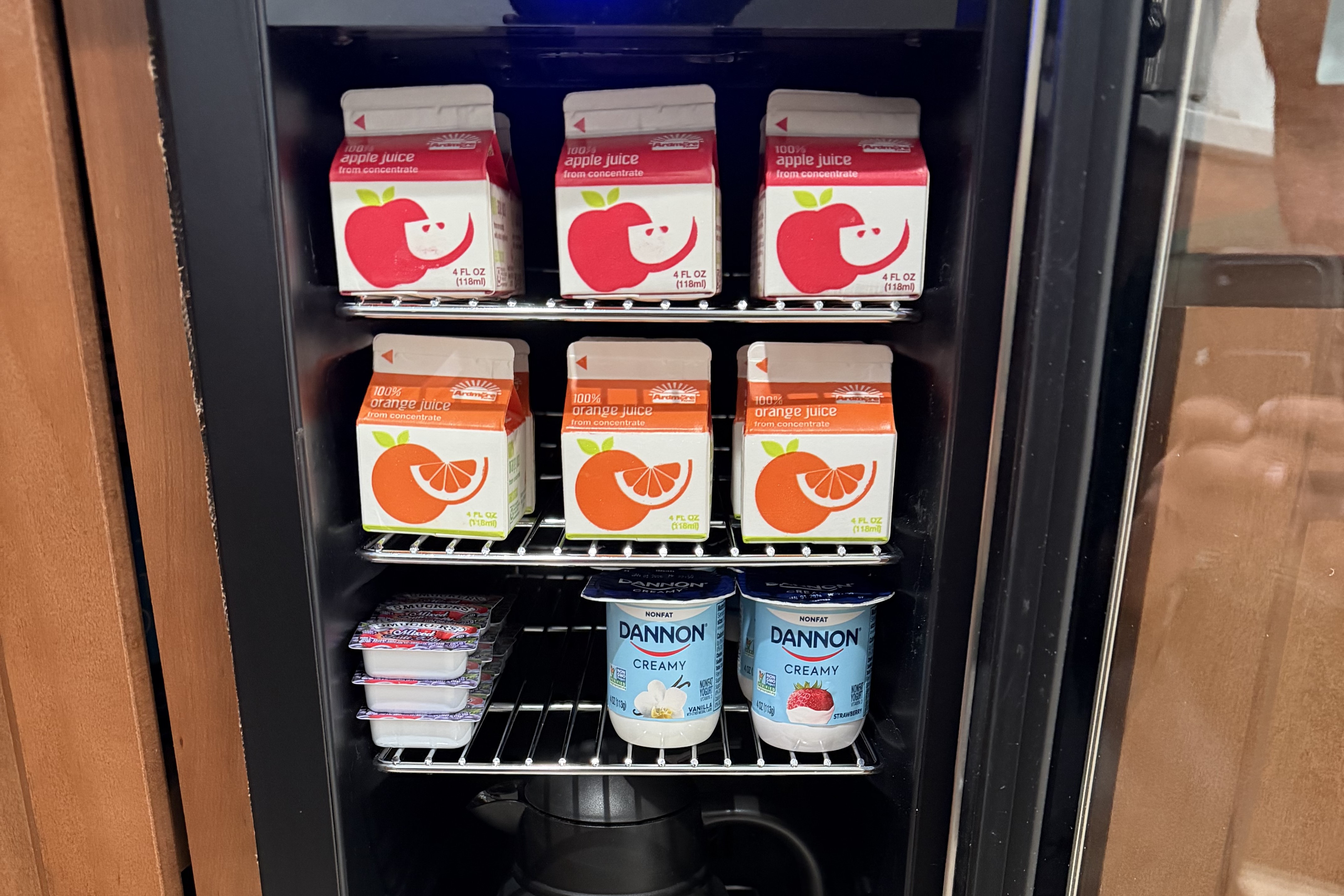 Baymont by Wyndham Findlay restaurant breakfast area with seating in Findlay, Ohio