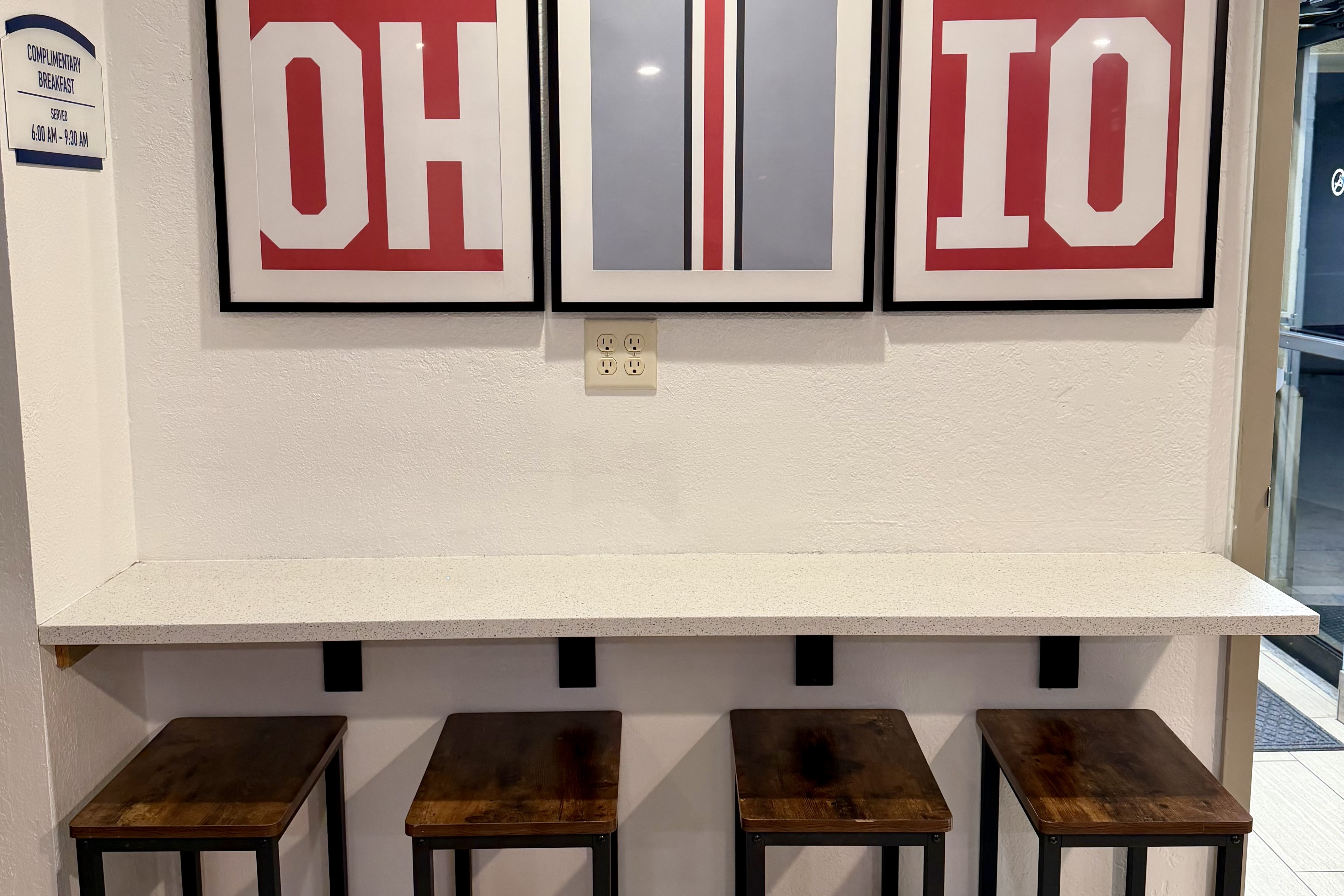 Baymont by Wyndham Findlay restaurant breakfast area with seating in Findlay, Ohio