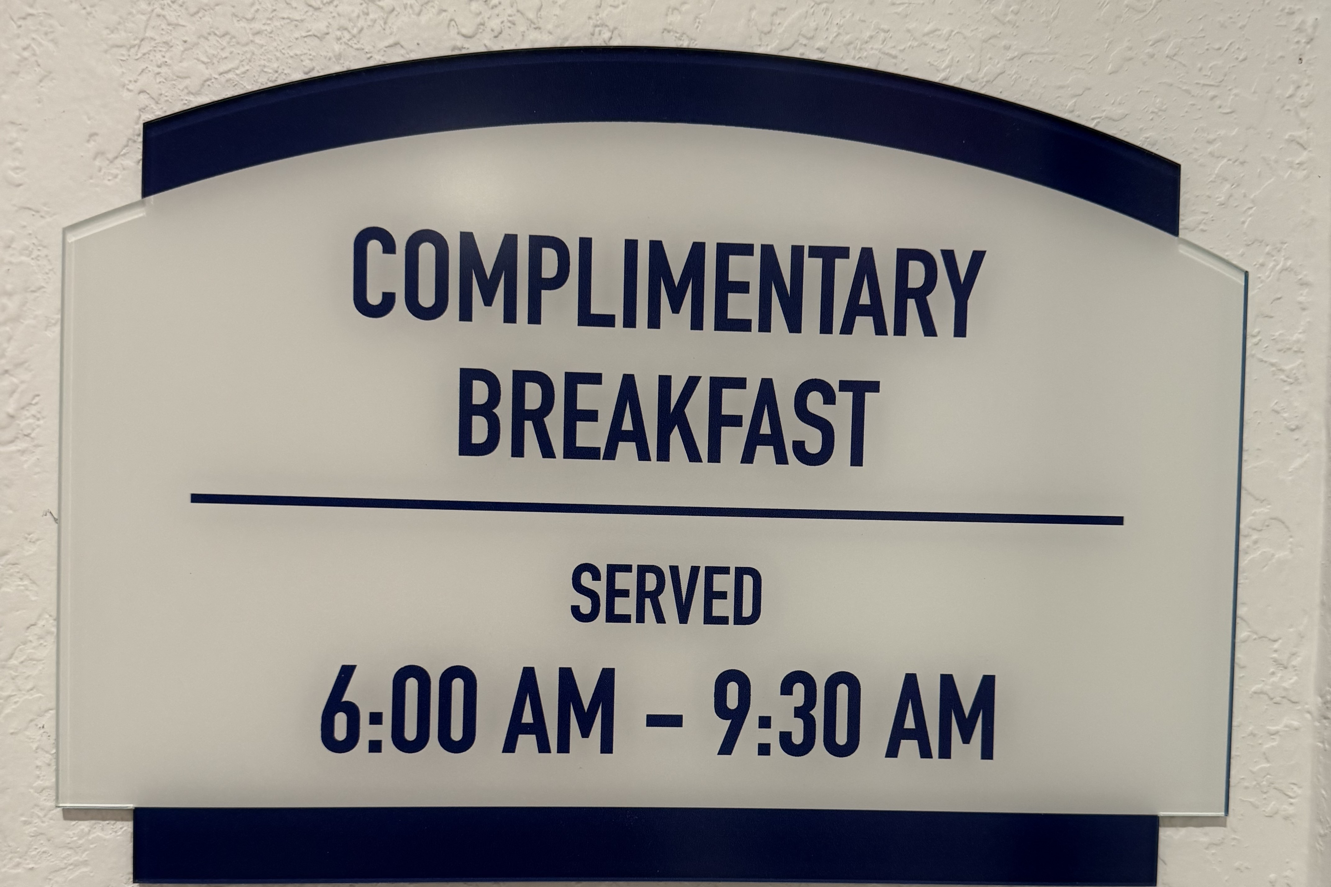 Baymont by Wyndham Findlay restaurant breakfast area with seating in Findlay, Ohio