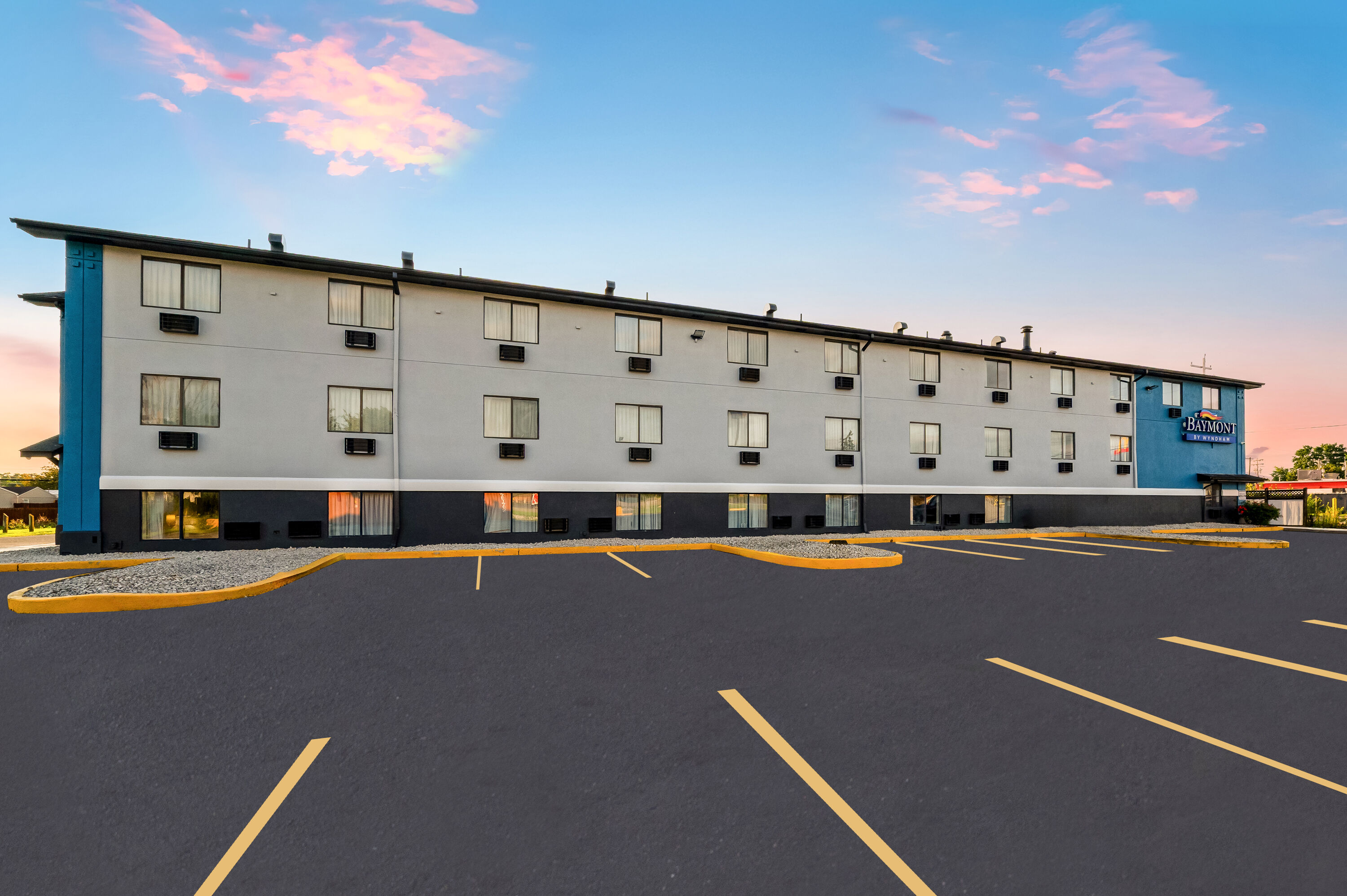 Exterior Day Image of Baymont by Wyndham Findlay hotel in Findlay, Ohio