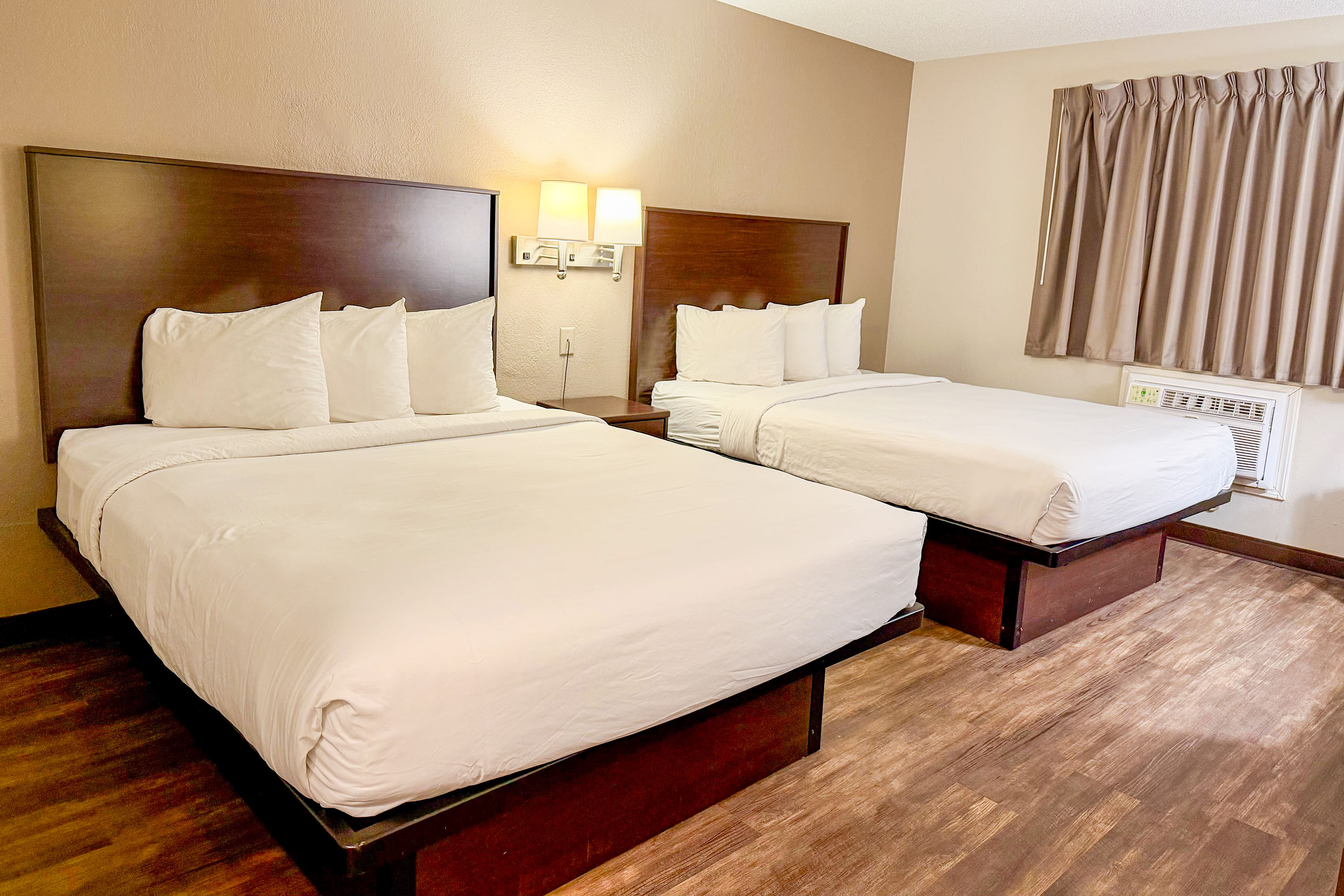 Guest room at the Baymont by Wyndham Findlay in Findlay, Ohio