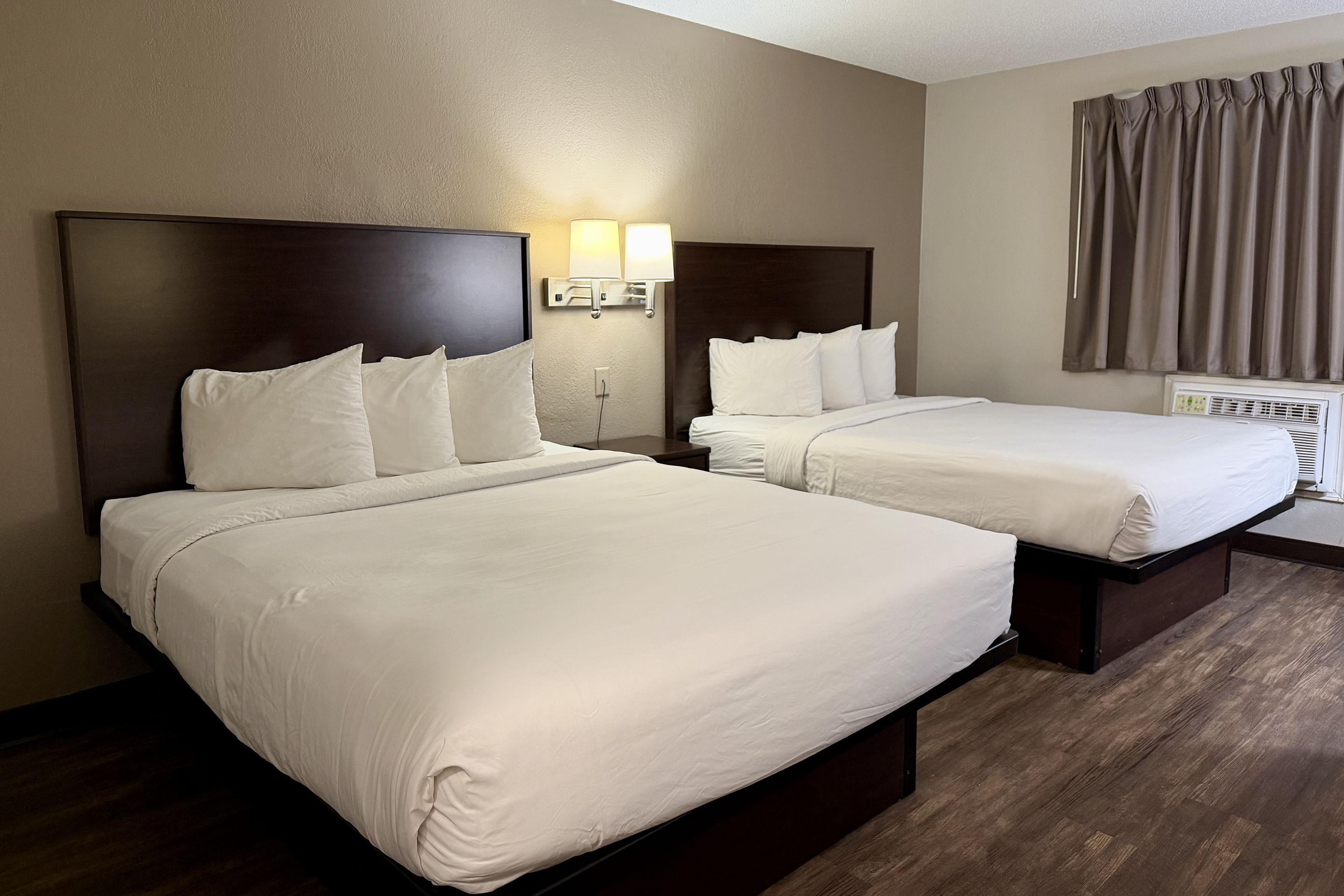 Guest room at the Baymont by Wyndham Findlay in Findlay, Ohio