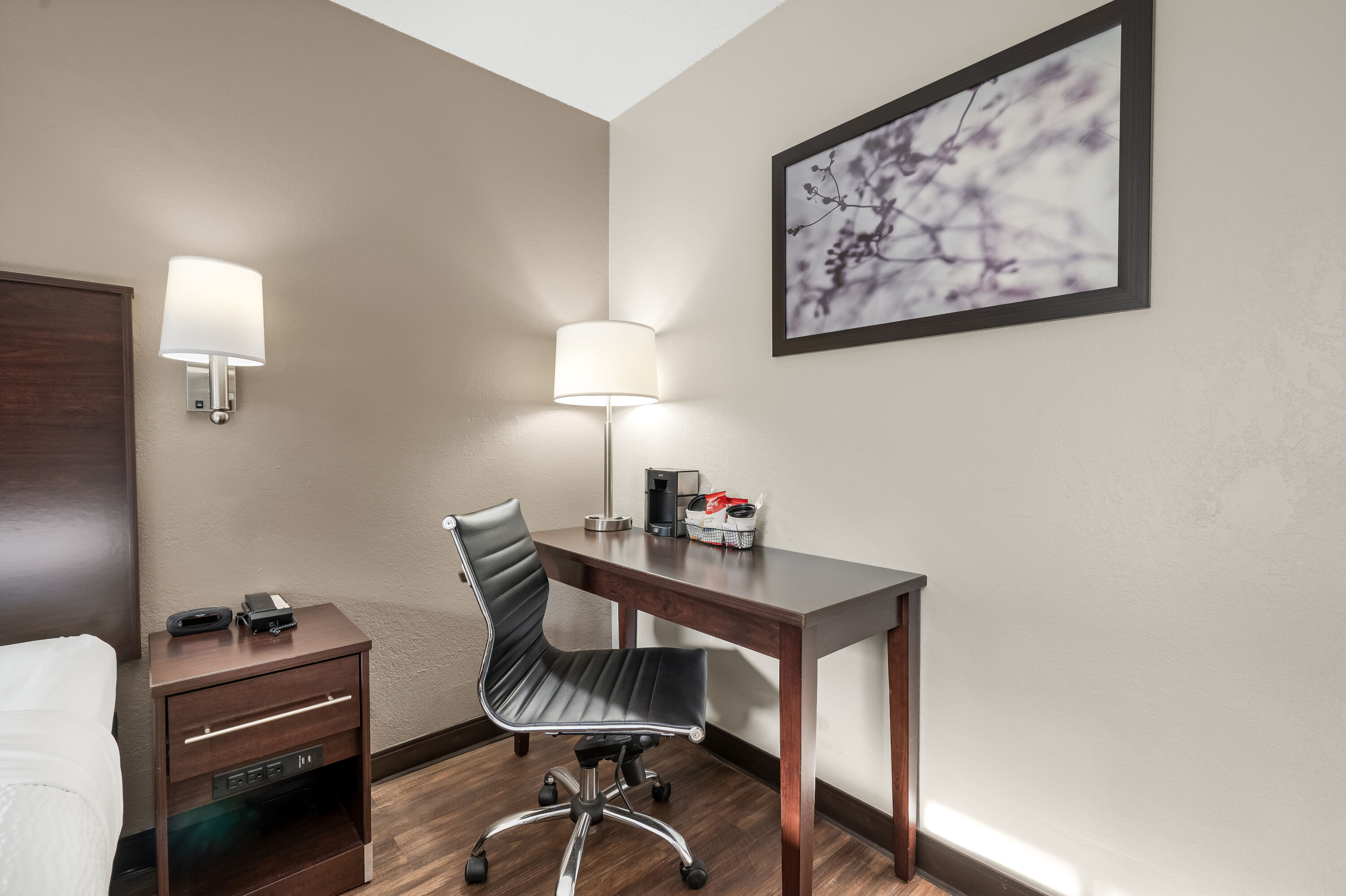 King bed guest room at the Baymont by Wyndham Findlay in Findlay, Ohio