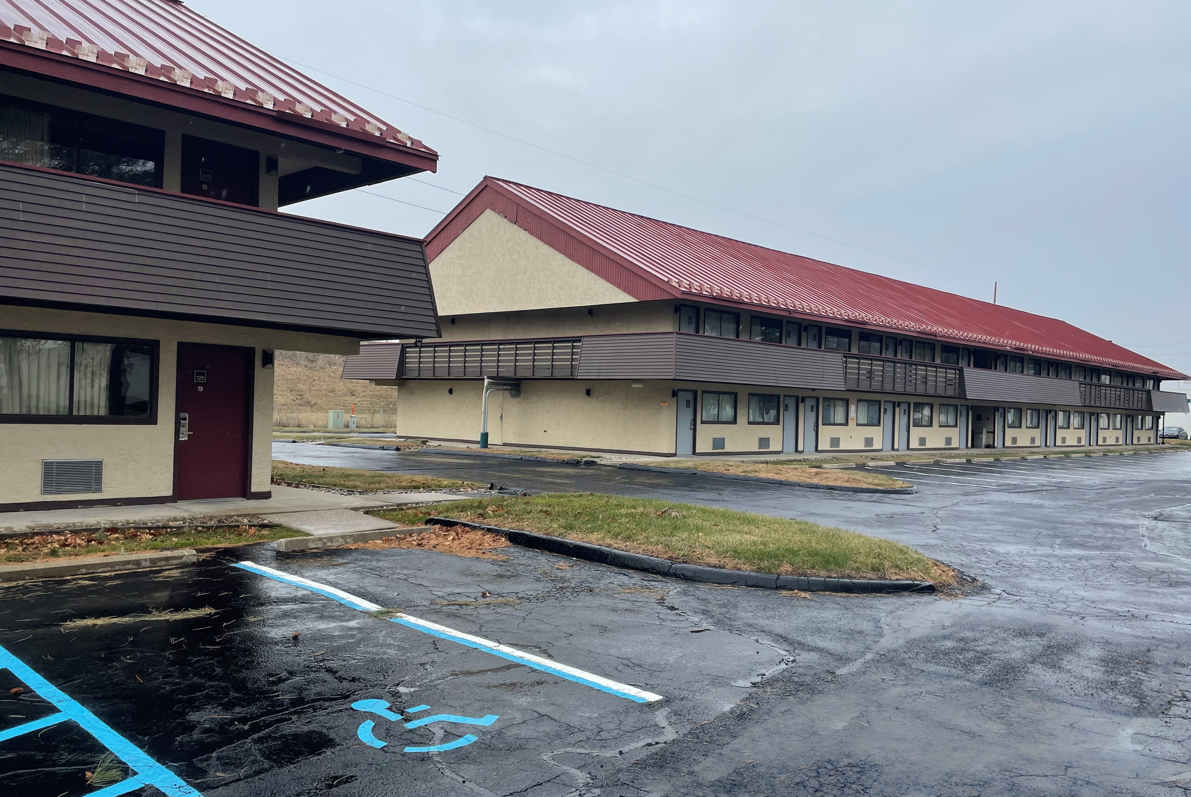 Front Exterior Image of Baymont by Wyndham Holland/Toledo hotel in Holland, Ohio