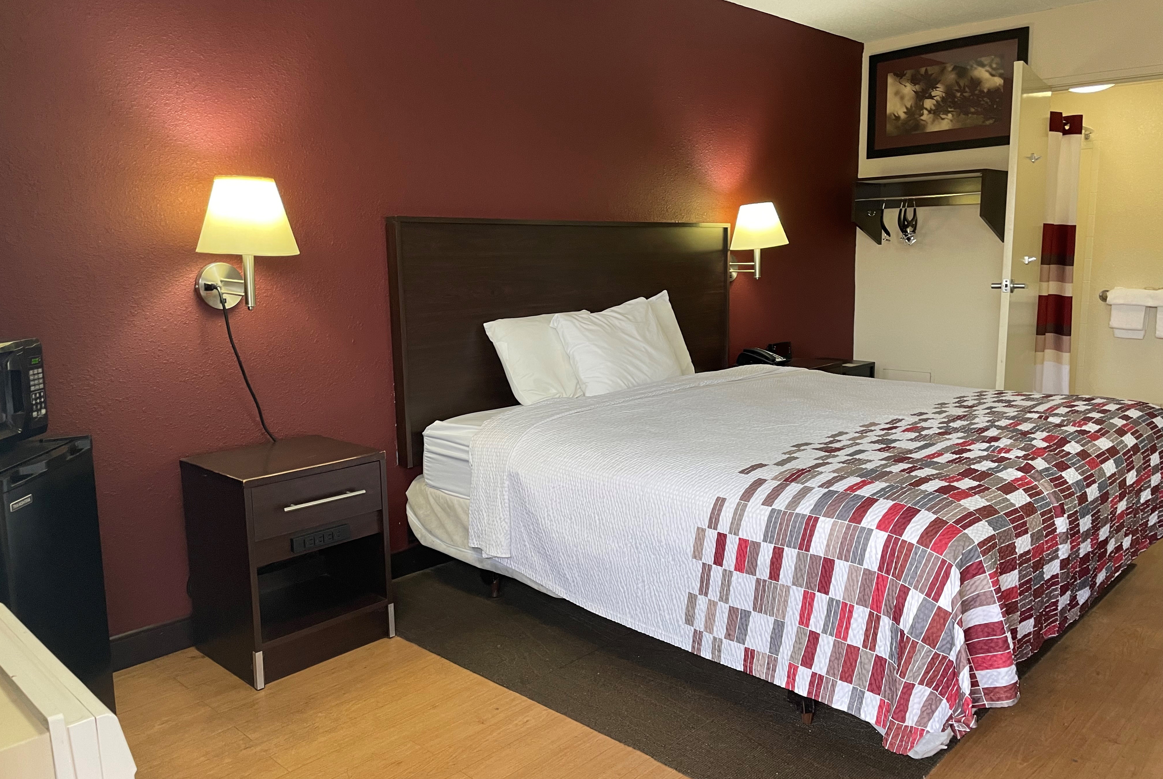 Guest room at the Baymont by Wyndham Holland/Toledo in Holland, Ohio