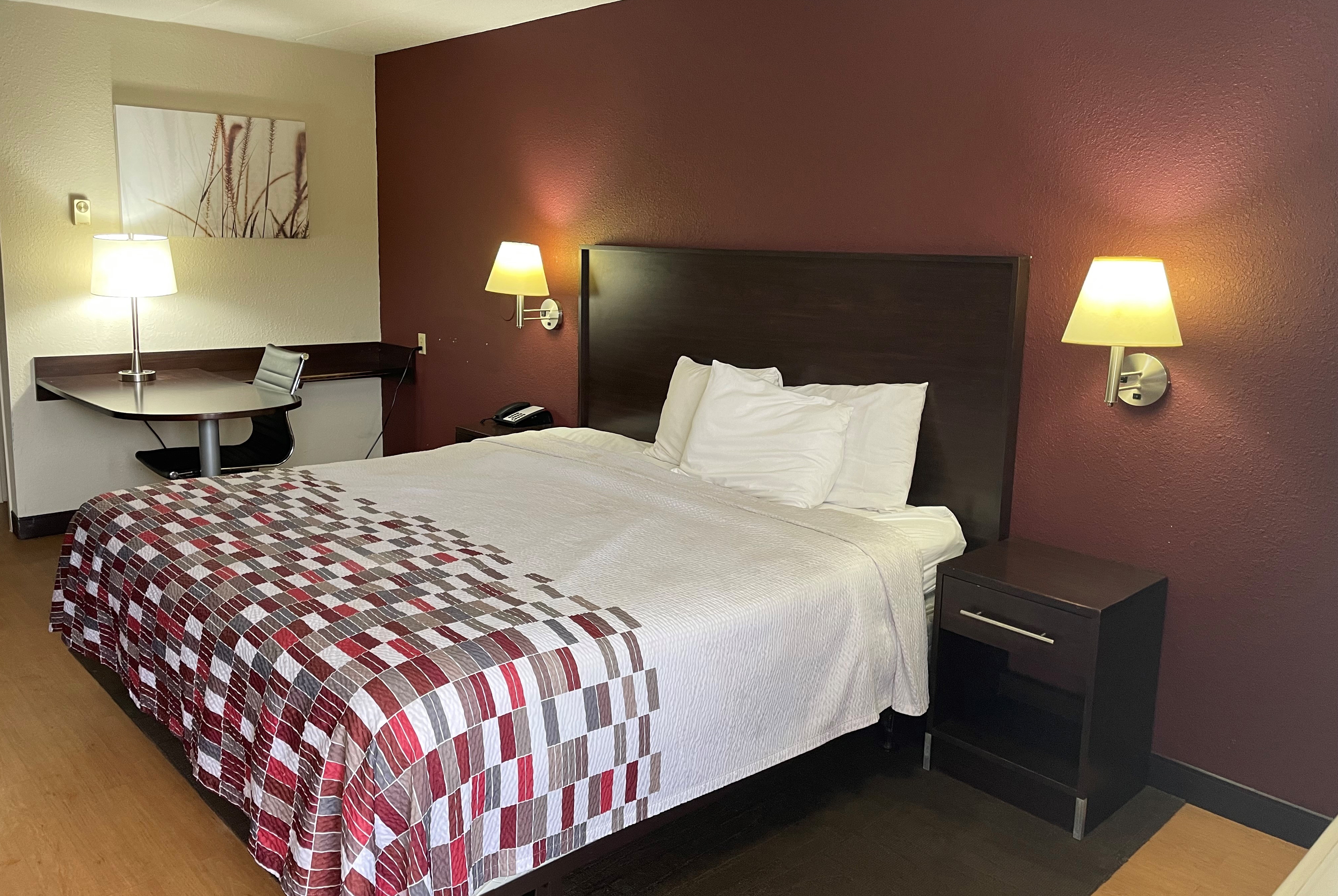 Guest room at the Baymont by Wyndham Holland/Toledo in Holland, Ohio