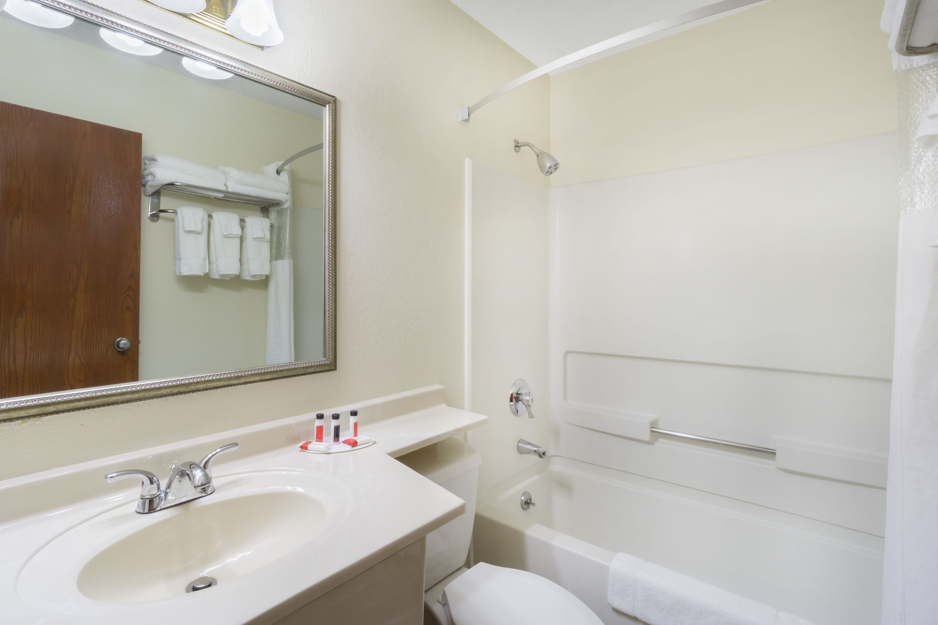Guest room bath at the Baymont by Wyndham Huber Heights Dayton in Huber Heights, Ohio