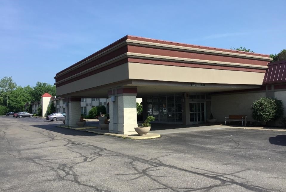 Exterior of Baymont by Wyndham Marietta hotel in Marietta, Ohio