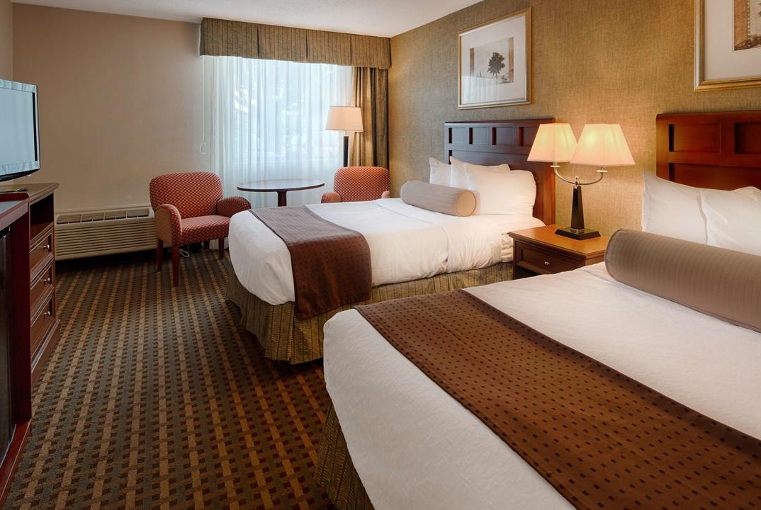 Guest room at the Baymont by Wyndham Marietta in Marietta, Ohio