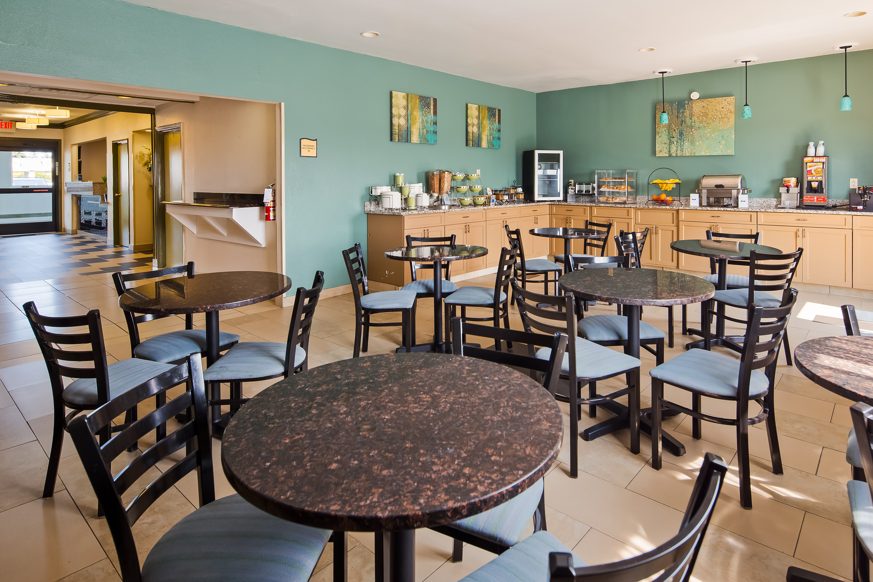 Baymont by Wyndham Marion OH restaurant breakfast area with seating in Marion, Ohio