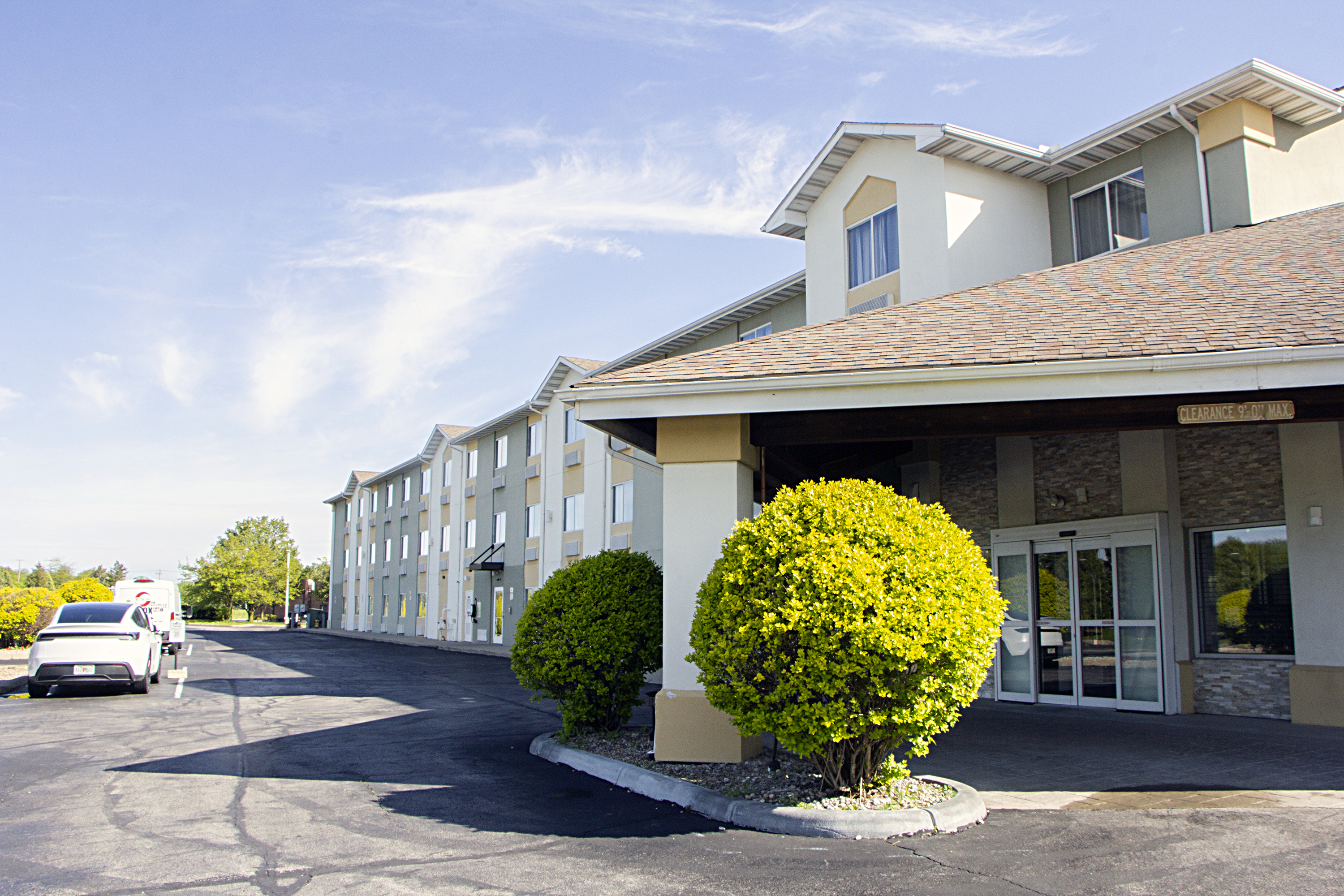 Exterior of Baymont by Wyndham Maumee Toledo hotel in Maumee, Ohio