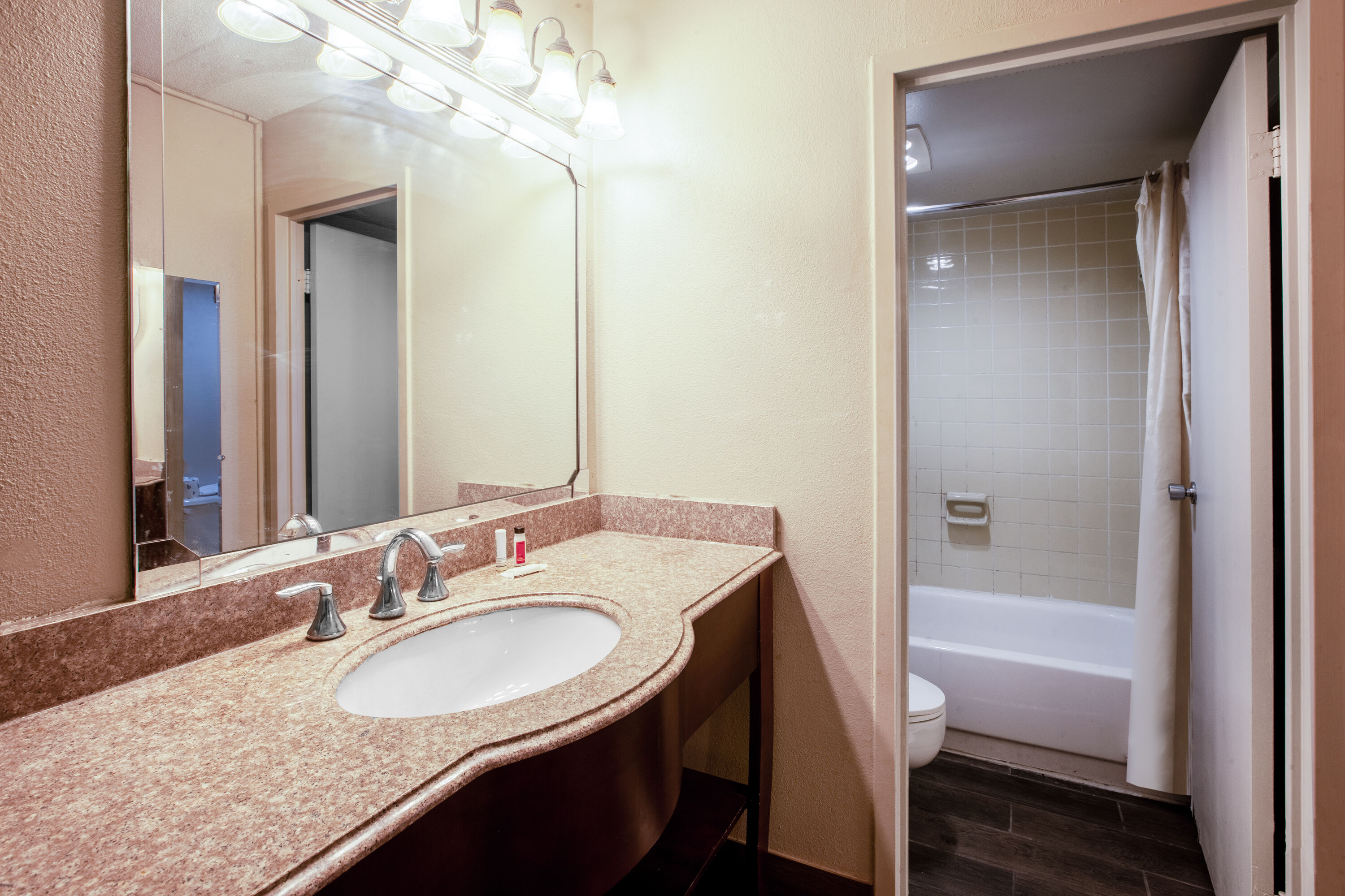 Guest room bath at the Baymont by Wyndham Northwood in Northwood, Ohio