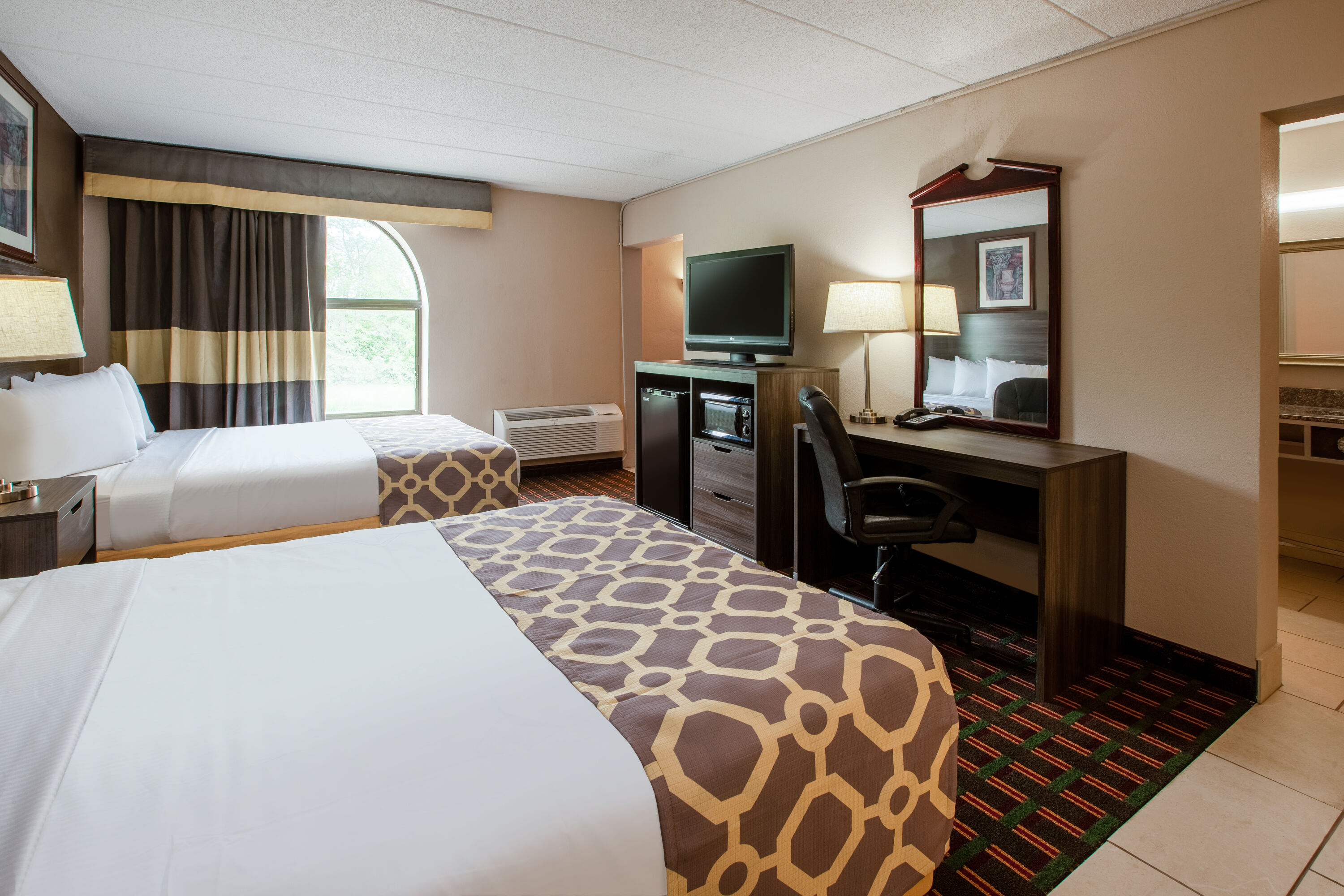 Guest room at the Baymont by Wyndham Northwood in Northwood, Ohio