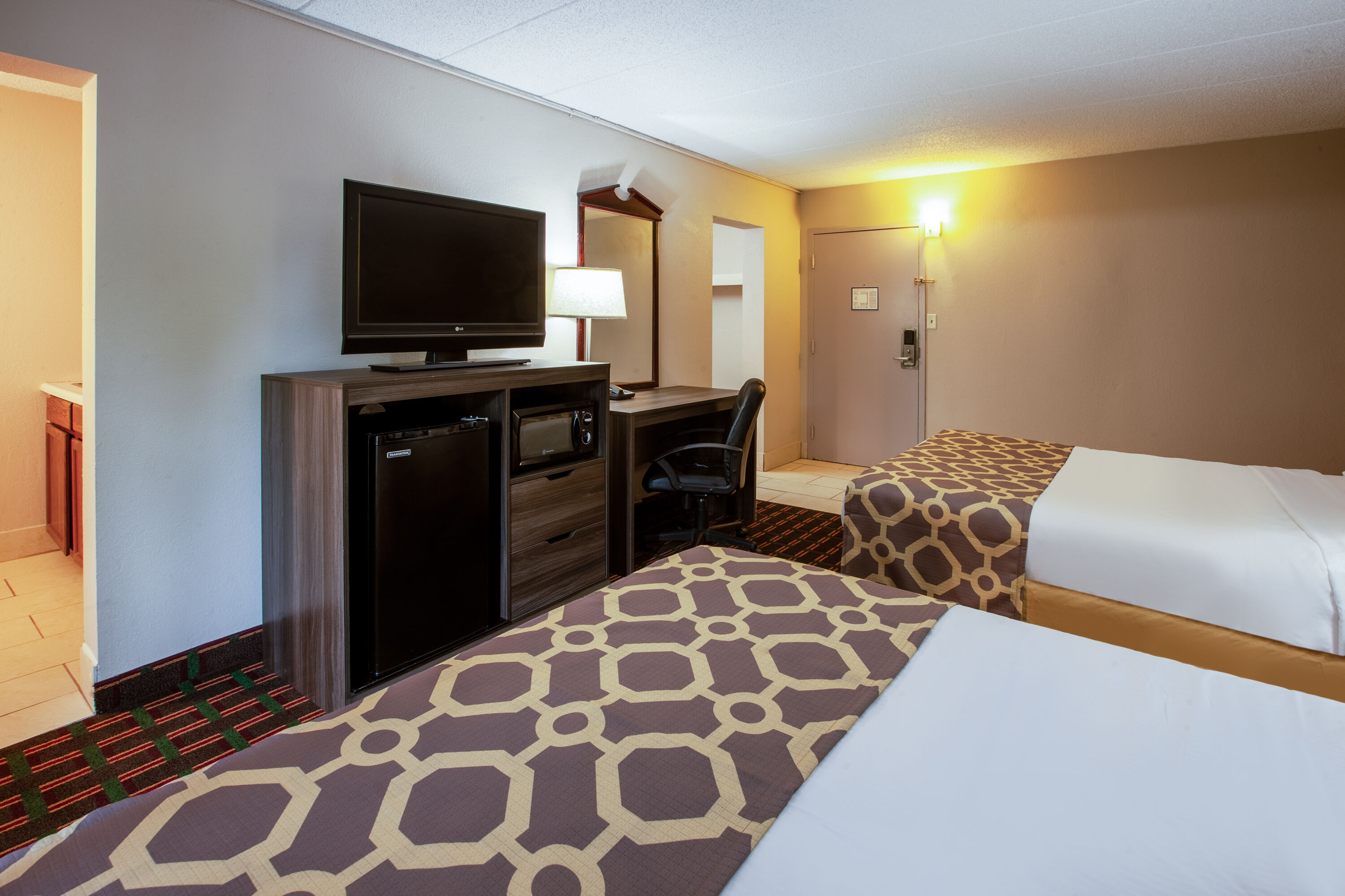 Guest room at the Baymont by Wyndham Northwood in Northwood, Ohio