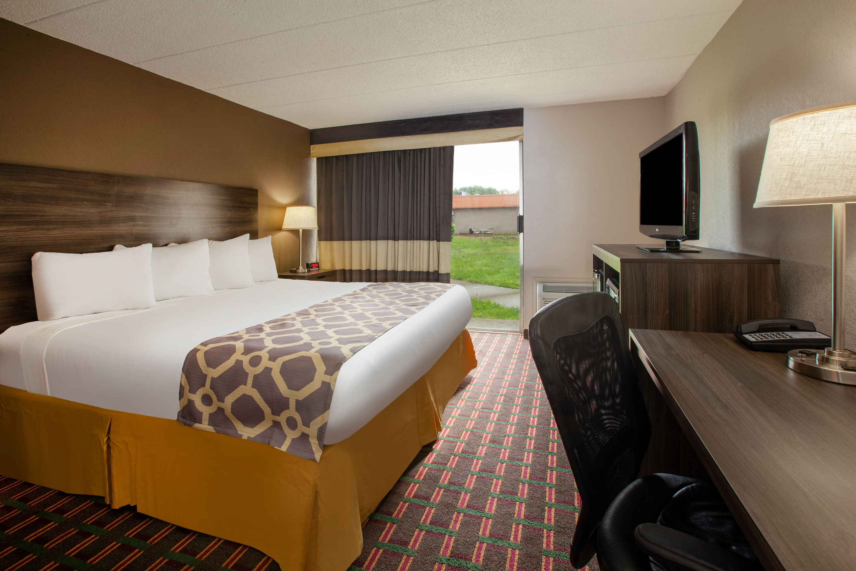 Guest room at the Baymont by Wyndham Northwood in Northwood, Ohio