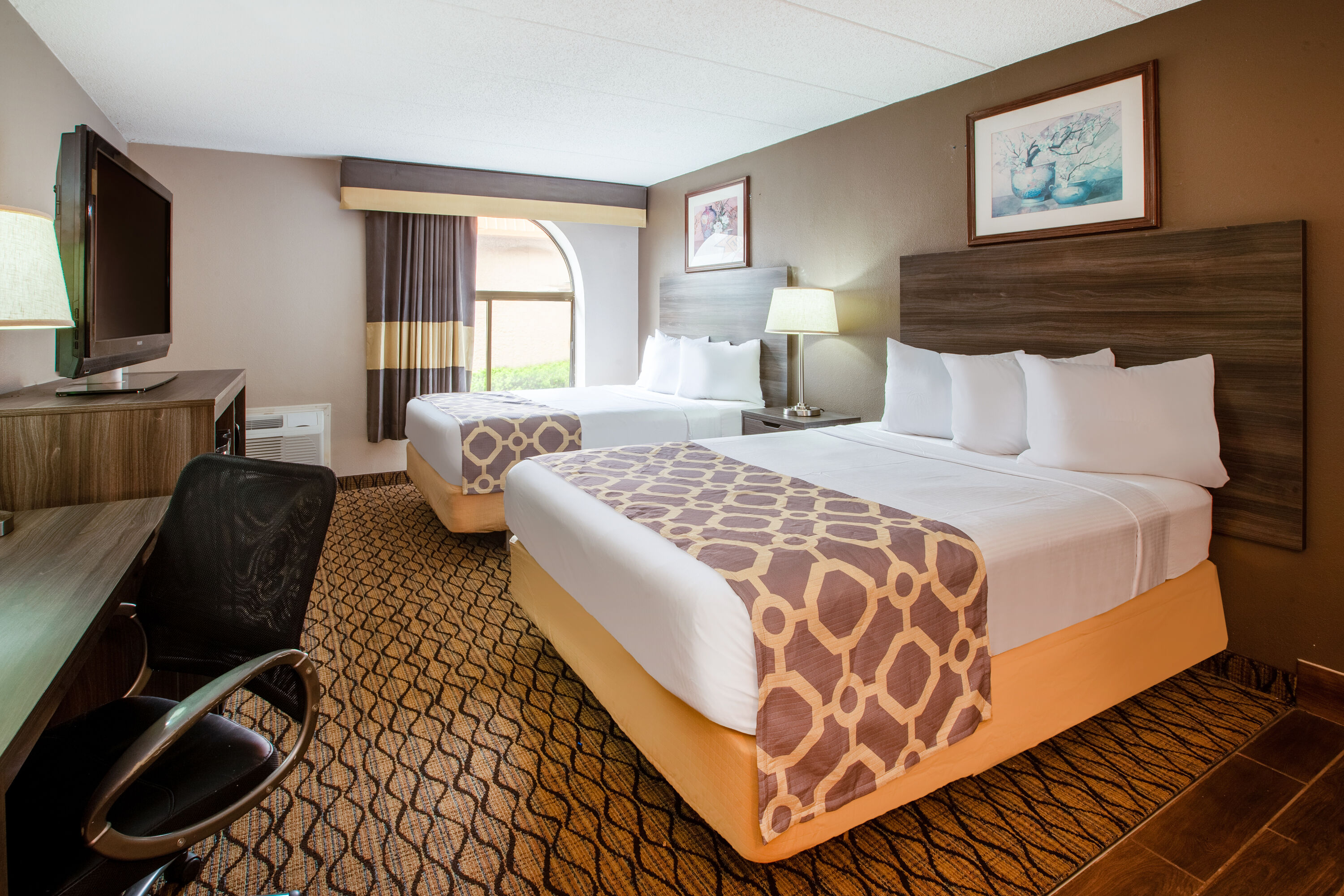 Guest room at the Baymont by Wyndham Northwood in Northwood, Ohio