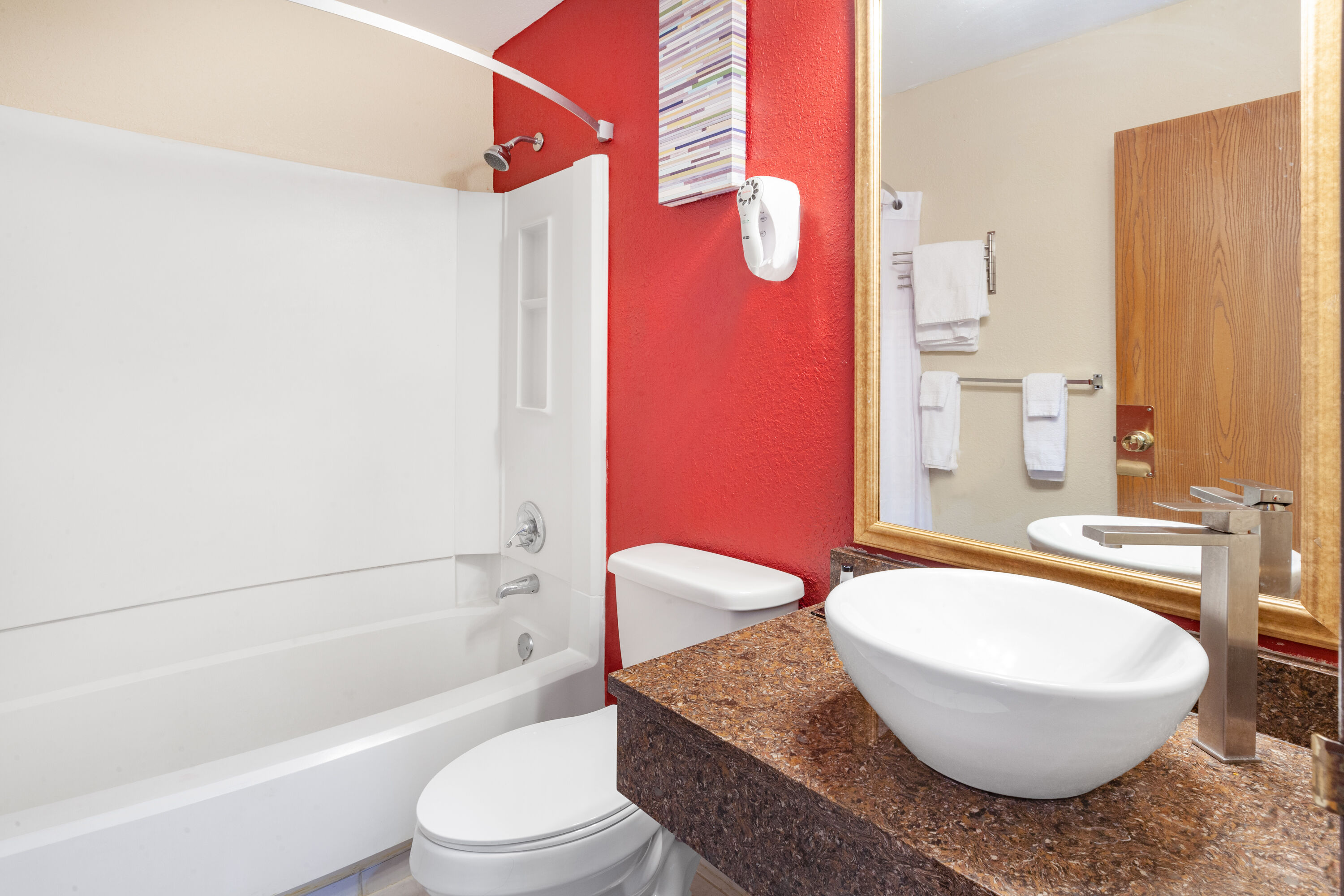 Guest room bath at the Baymont by Wyndham Perrysburg/Toledo in Perrysburg, Ohio