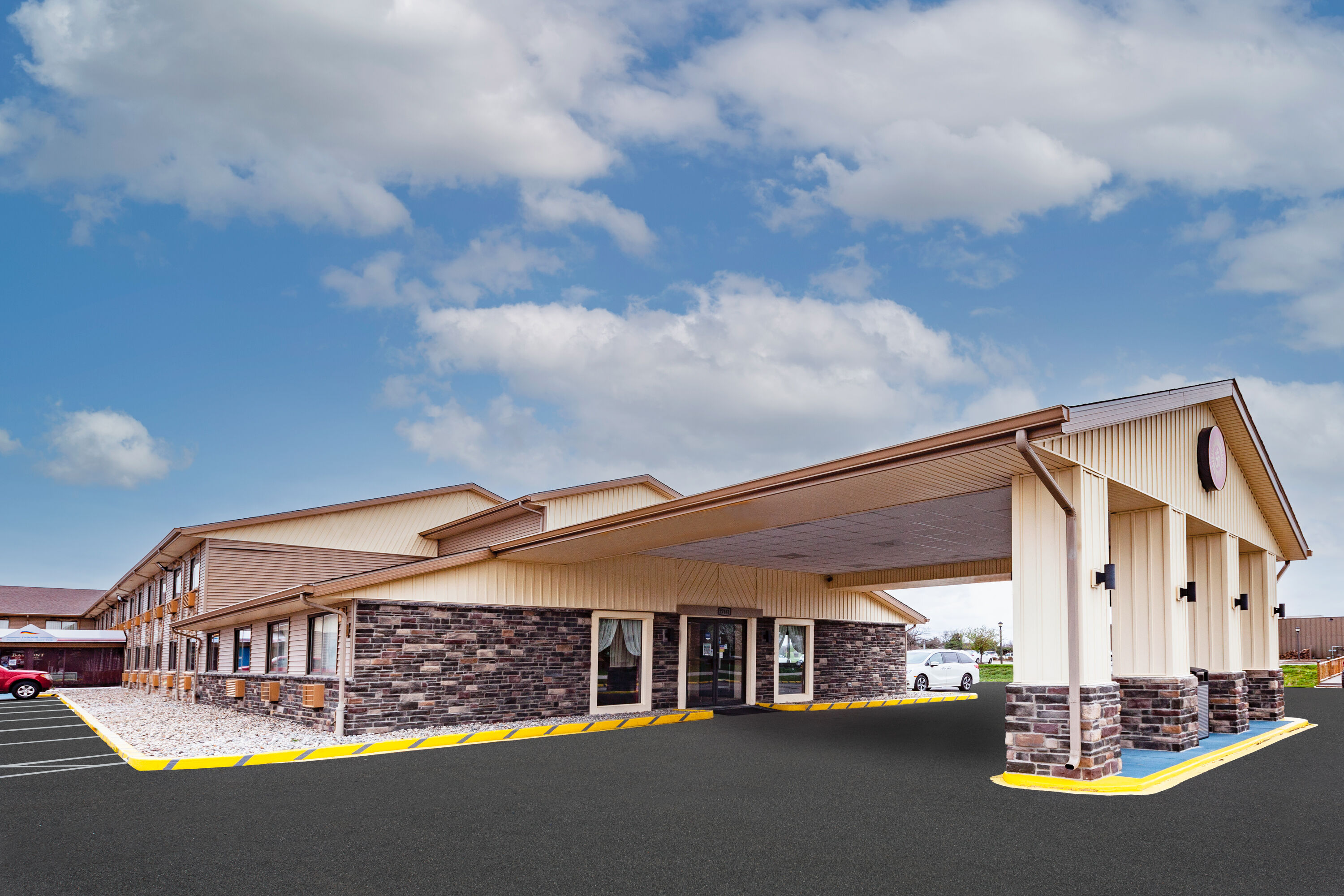 Exterior Day Image of Baymont by Wyndham Perrysburg/Toledo hotel in Perrysburg, Ohio