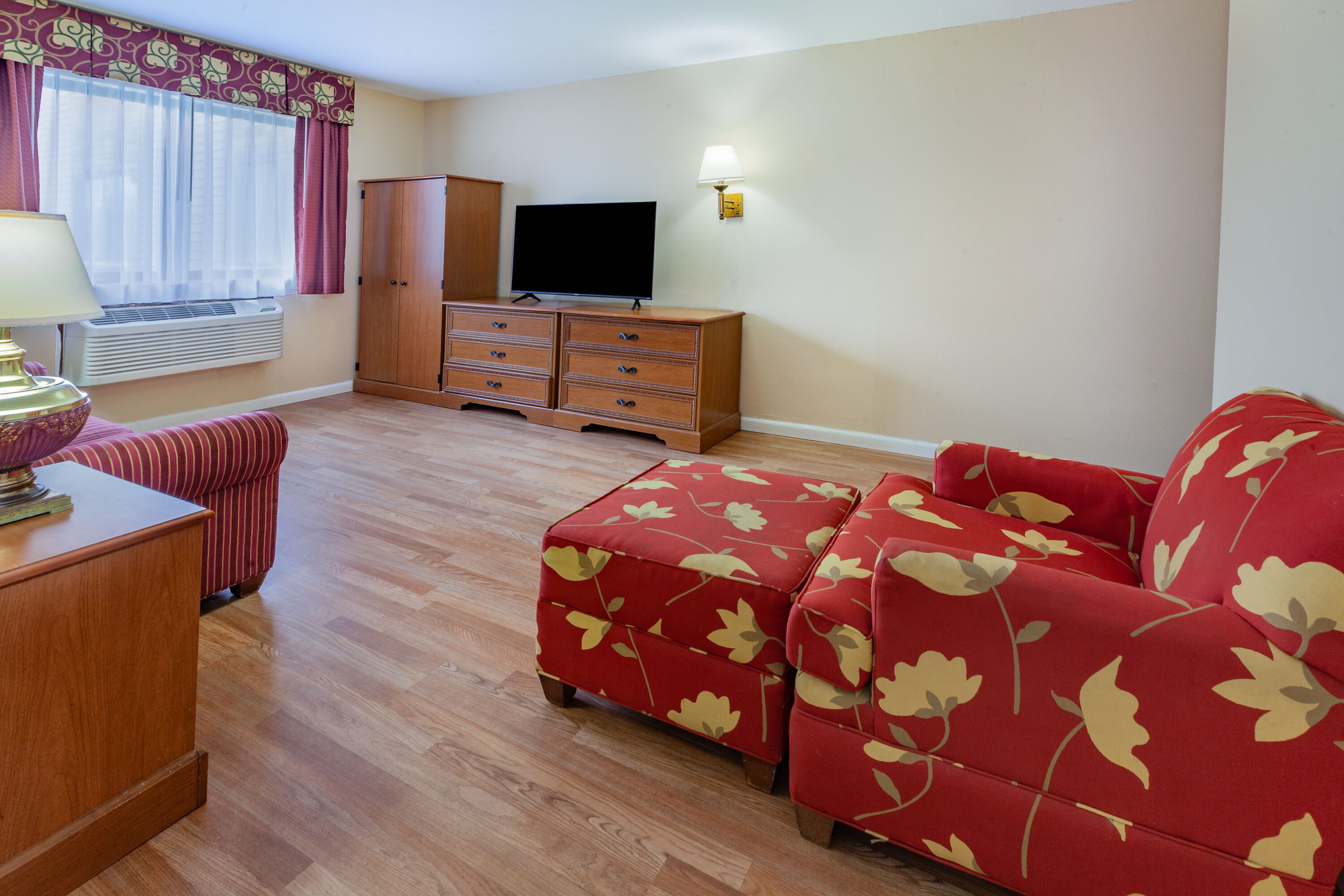 Baymont by Wyndham Perrysburg/Toledo suite in Perrysburg, Ohio