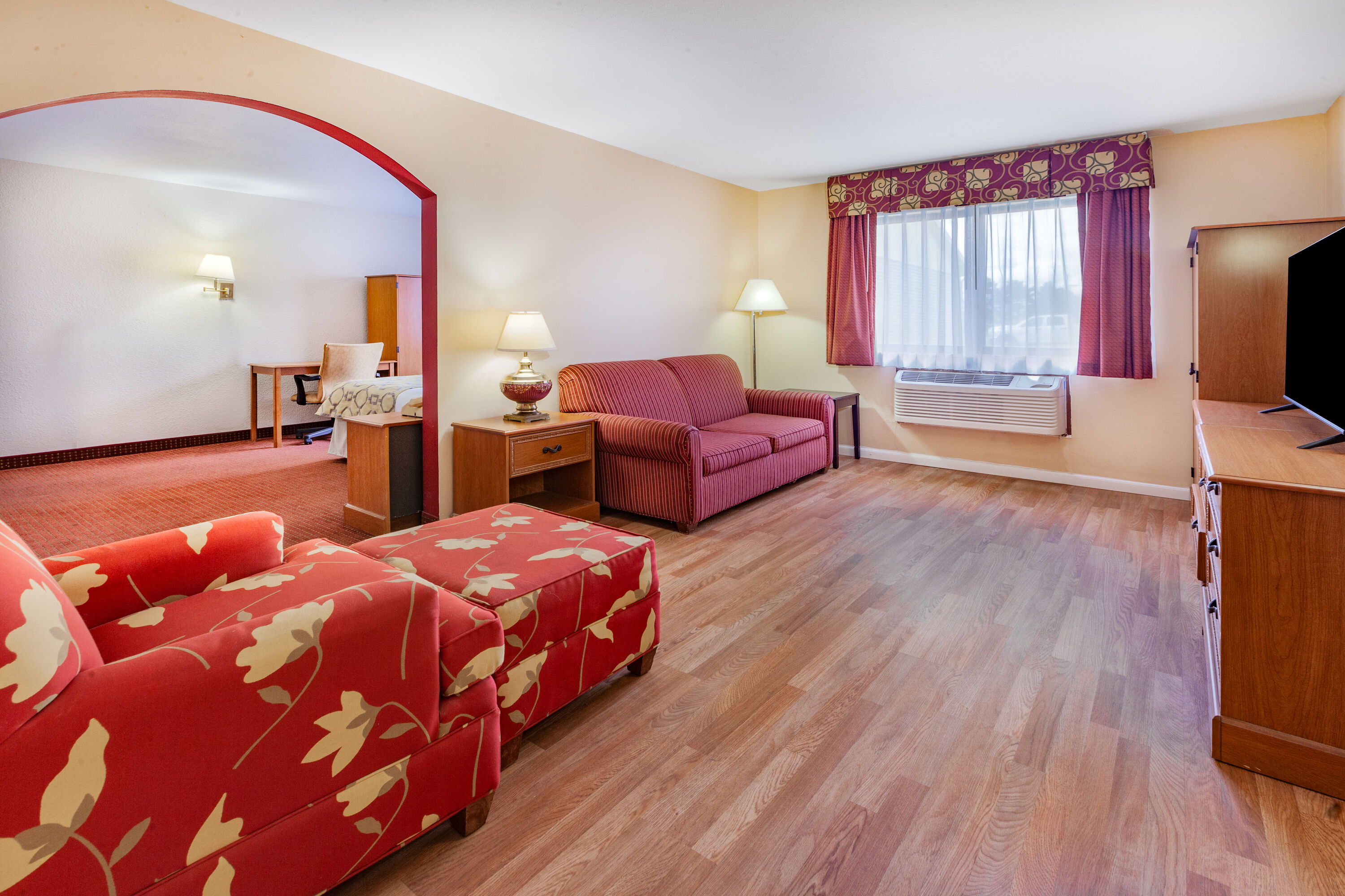 Baymont by Wyndham Perrysburg/Toledo suite in Perrysburg, Ohio